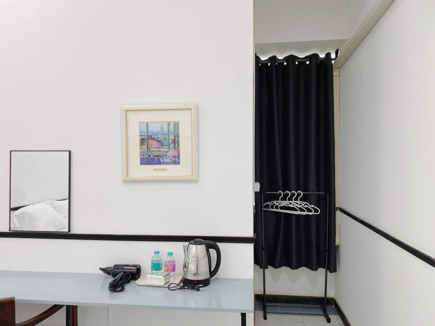 Photo of the whole room in XX GO INN MRT Hua Lamphong China Town