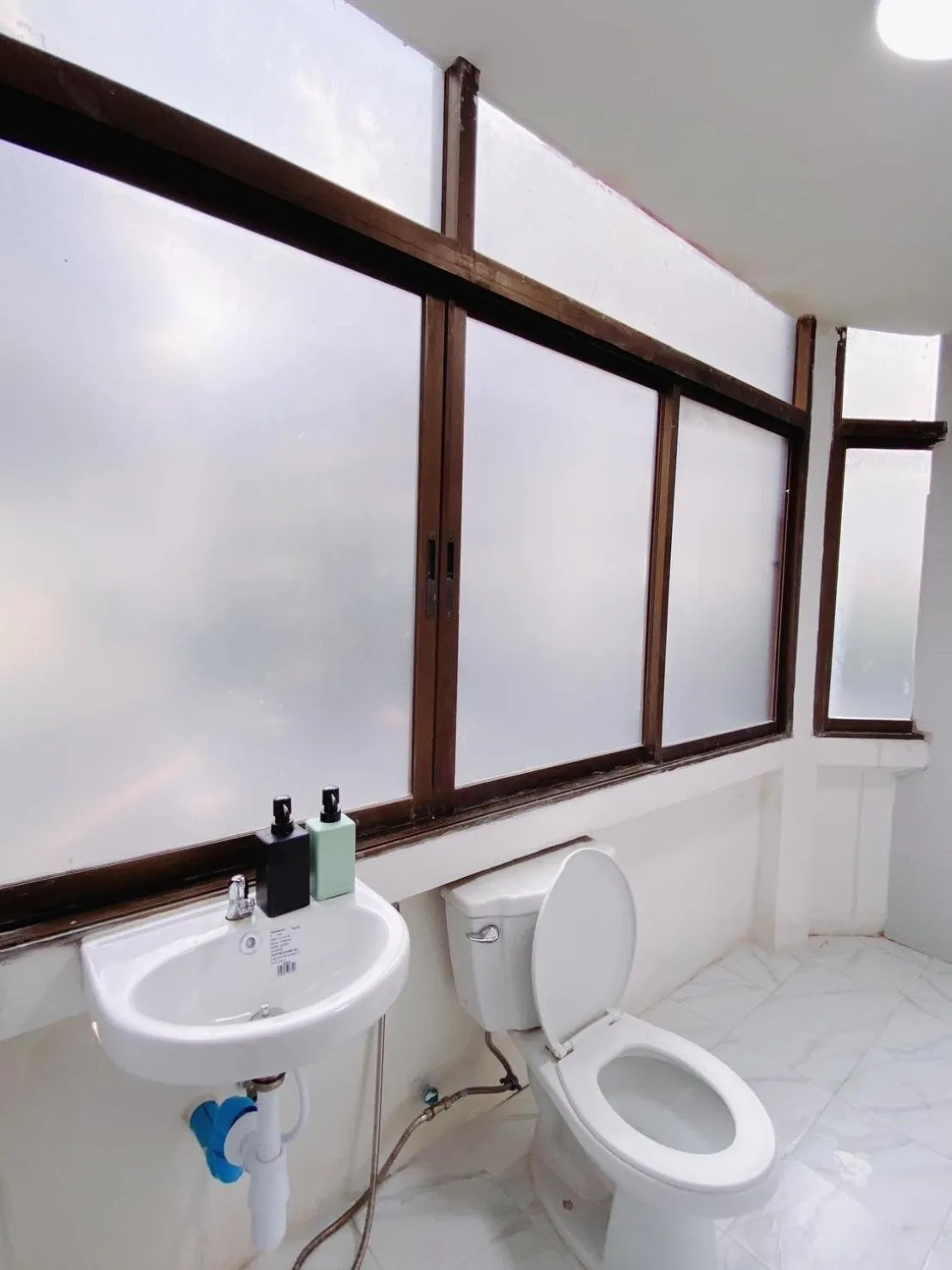 Bathroom in XX GO INN MRT Hua Lamphong China Town