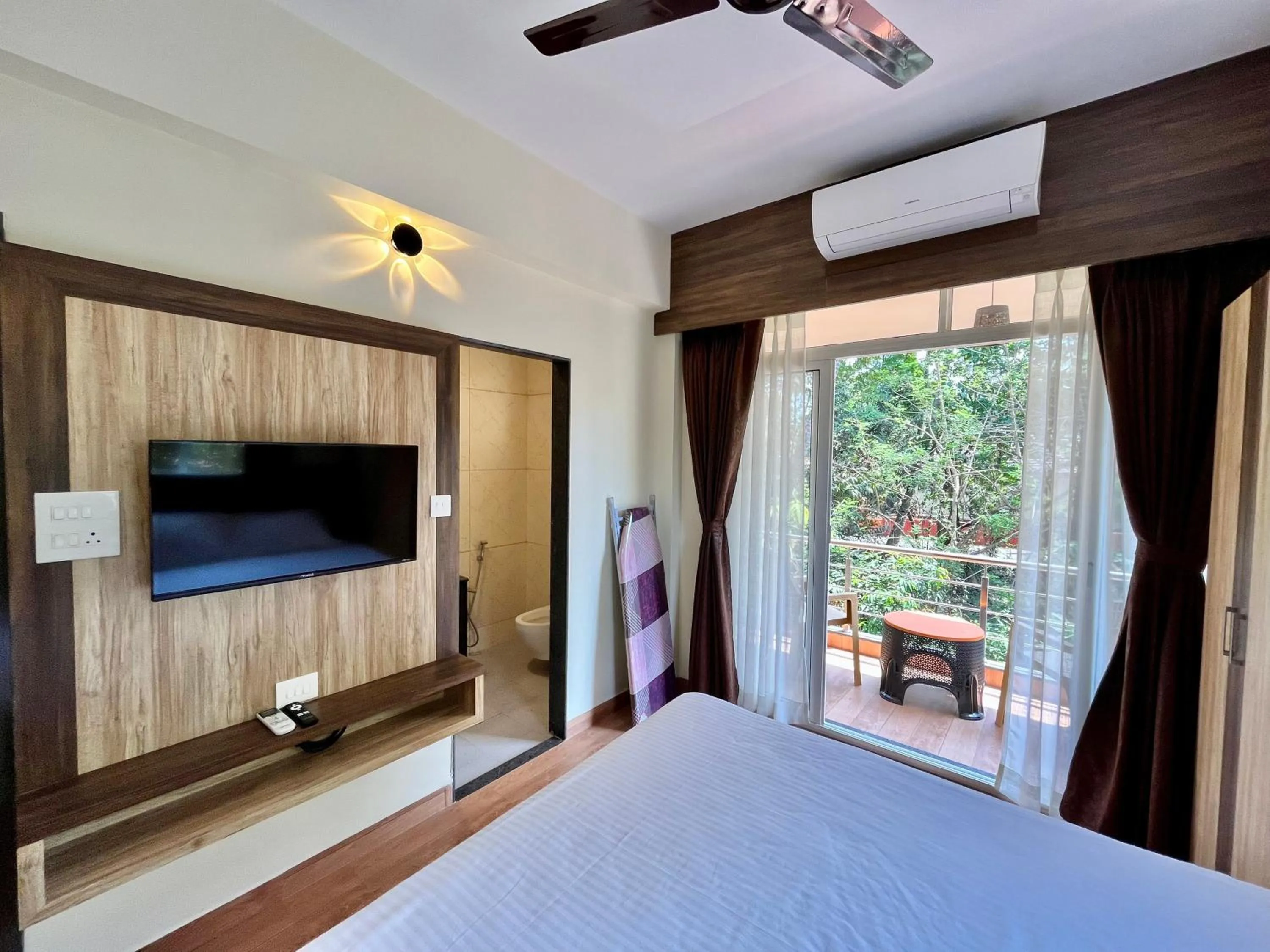 TV and multimedia, Bed in Lykke Suites- 2-min Drive to Colva Beach-By Goan Felicidade Hospitality PVT LTD
