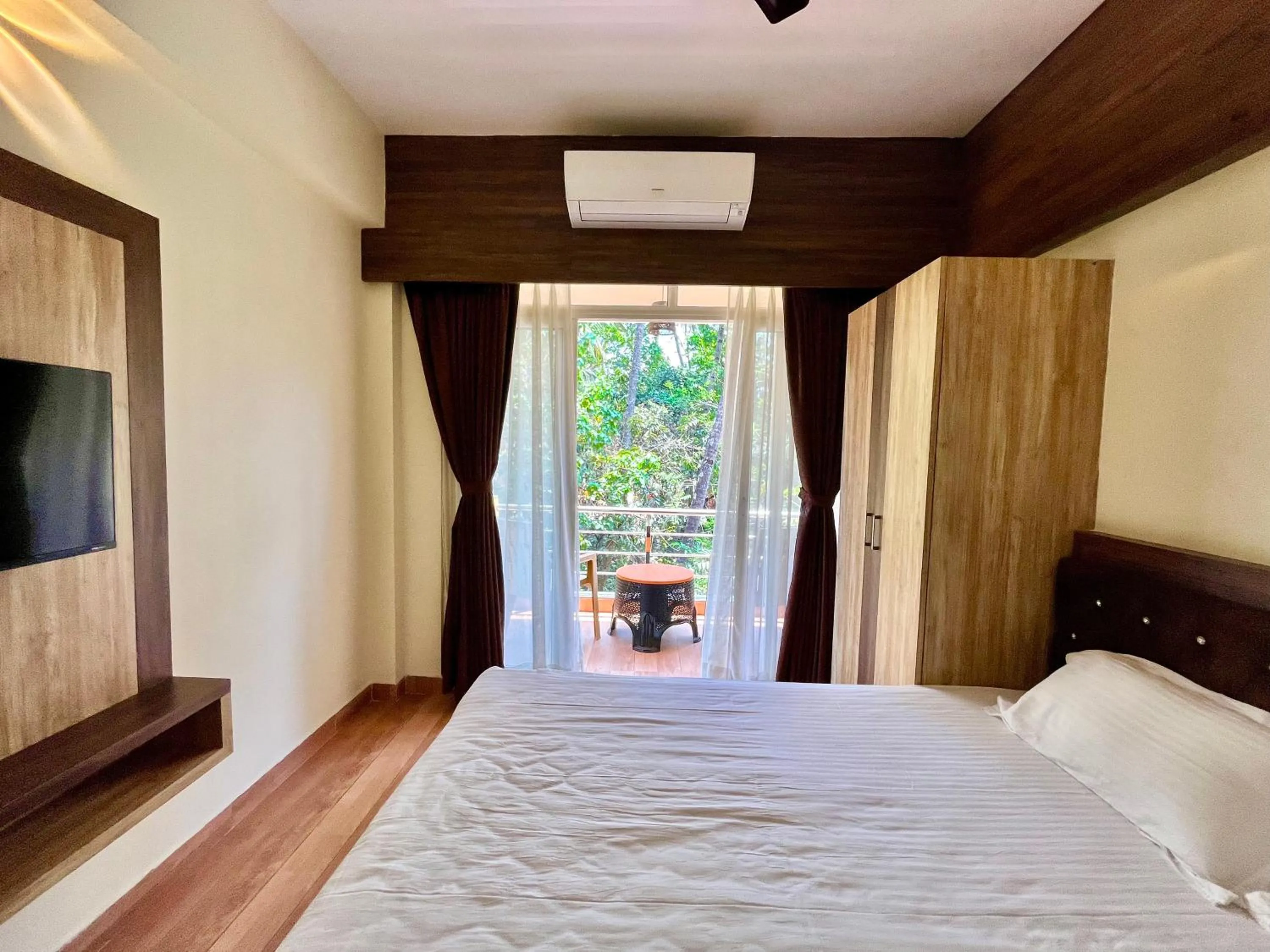 Bedroom, Bed in Lykke Suites- 2-min Drive to Colva Beach-By Goan Felicidade Hospitality PVT LTD