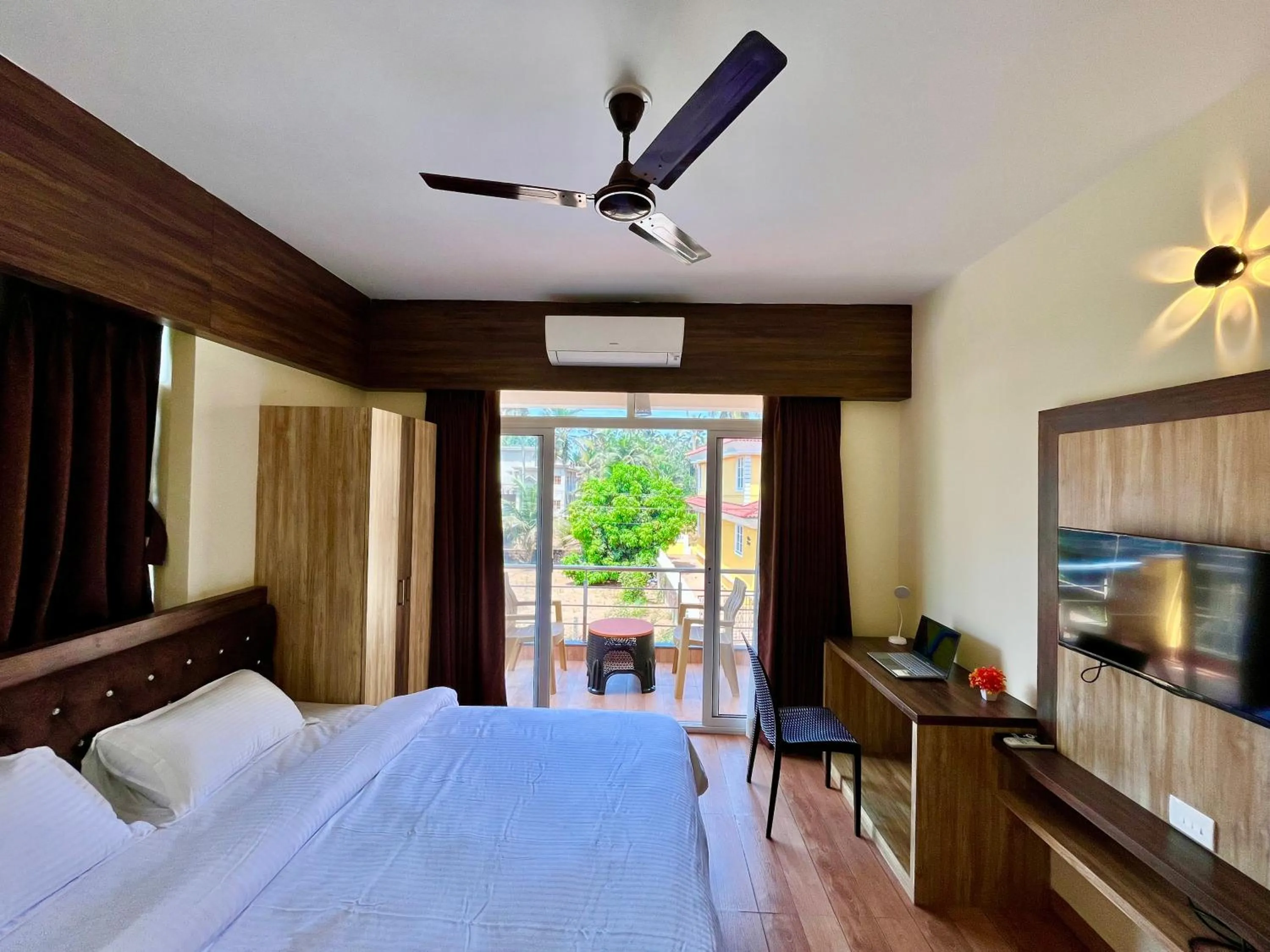 Bedroom, Bed in Lykke Suites- 2-min Drive to Colva Beach-By Goan Felicidade Hospitality PVT LTD