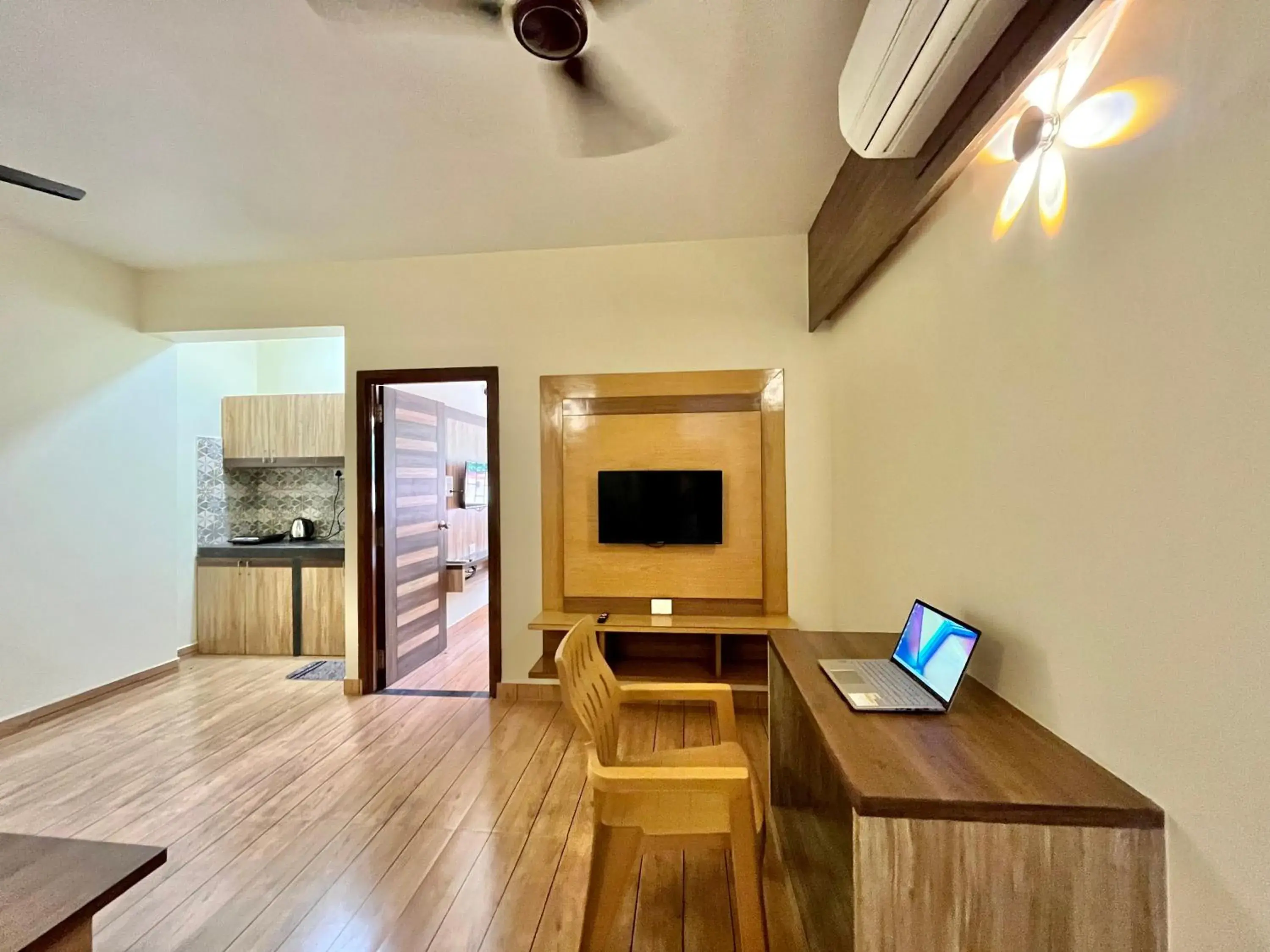 TV and multimedia in Lykke Suites- 2-min Drive to Colva Beach-By Goan Felicidade Hospitality PVT LTD TV and multimedia in Lykke Suites- 2-min Drive to Colva Beach-By Goan Felicidade Hospitality PVT LTD