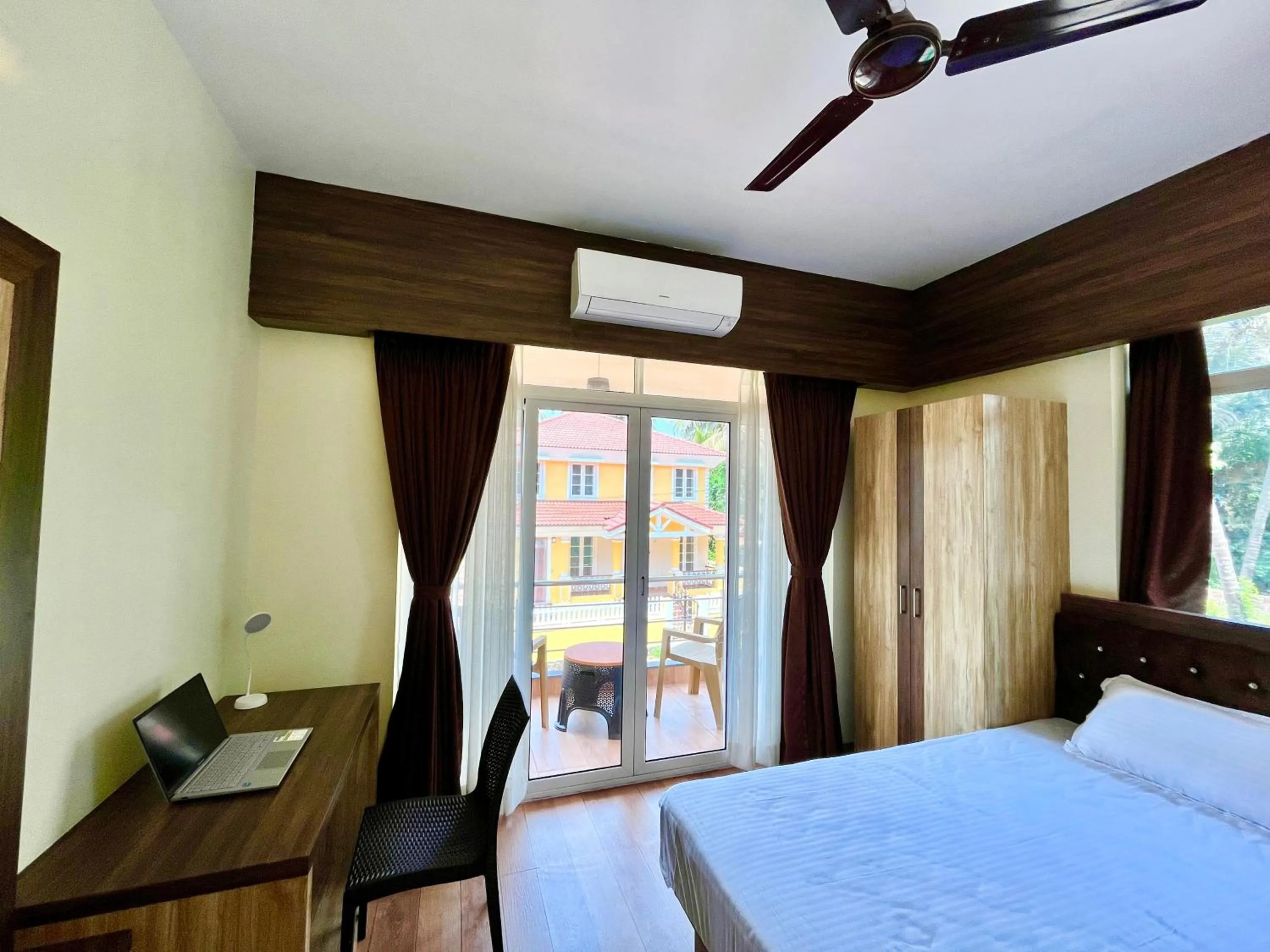 Bed in Lykke Suites- 2-min Drive to Colva Beach-By Goan Felicidade Hospitality PVT LTD
