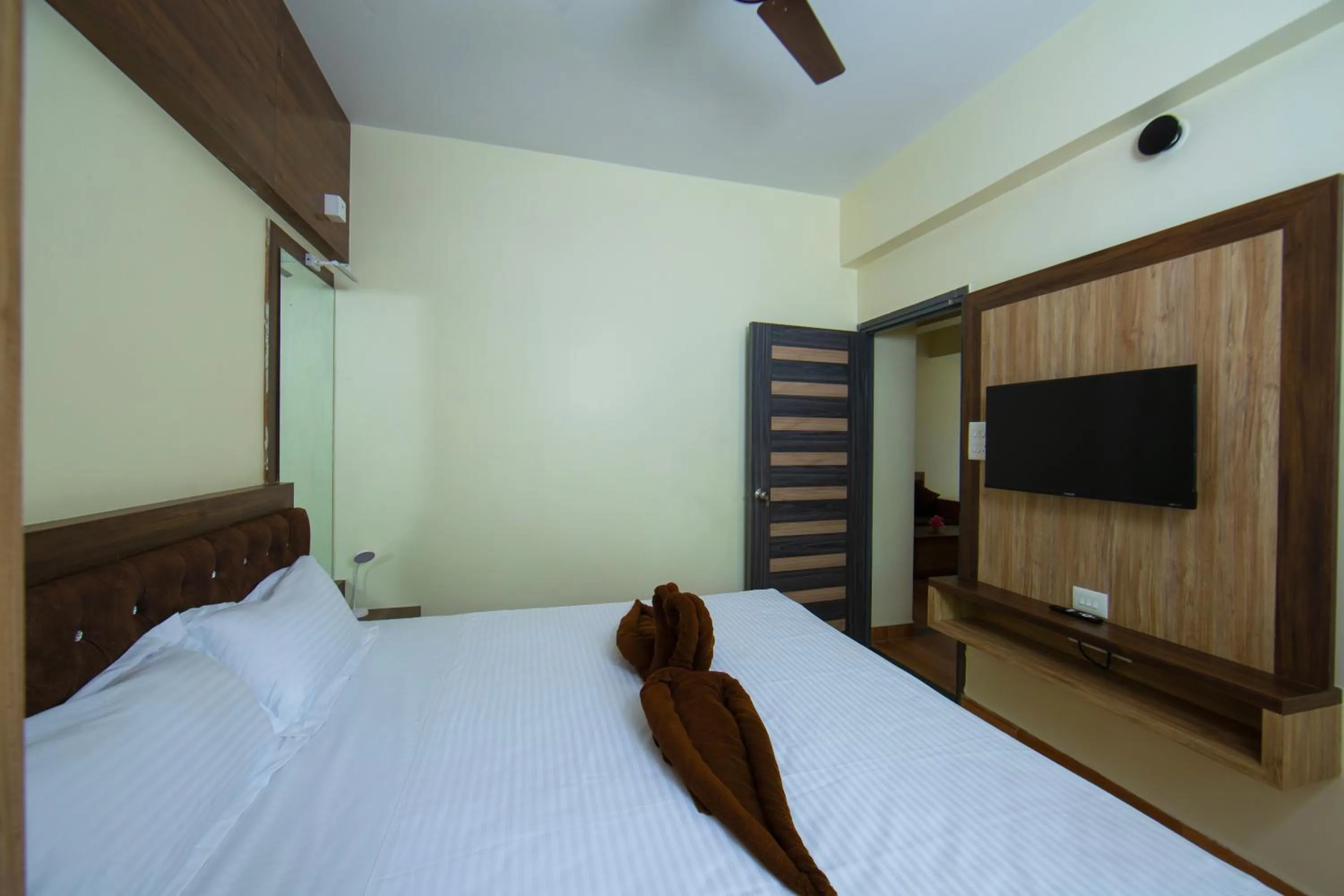 Bed in Lykke Suites- 2-min Drive to Colva Beach-By Goan Felicidade Hospitality PVT LTD