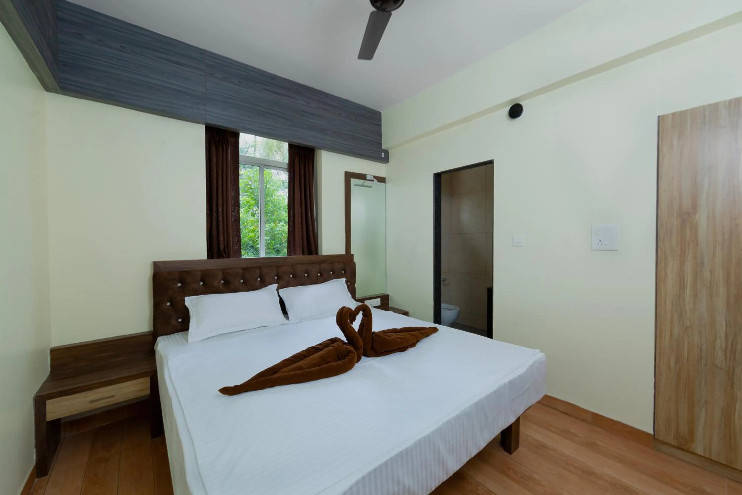 Bed in Lykke Suites- 2-min Drive to Colva Beach-By Goan Felicidade Hospitality PVT LTD
