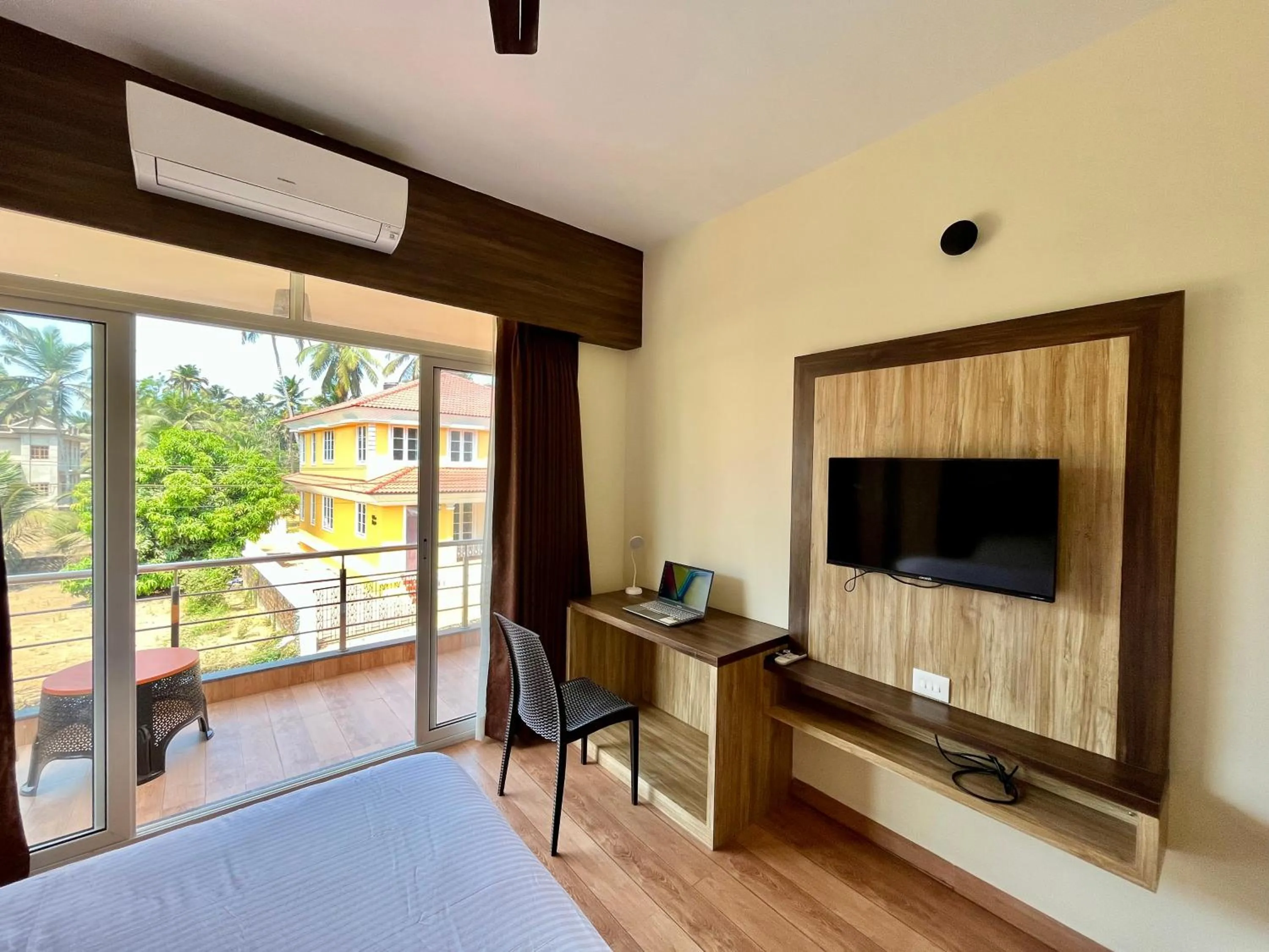 Bedroom, Bed in Lykke Suites- 2-min Drive to Colva Beach-By Goan Felicidade Hospitality PVT LTD