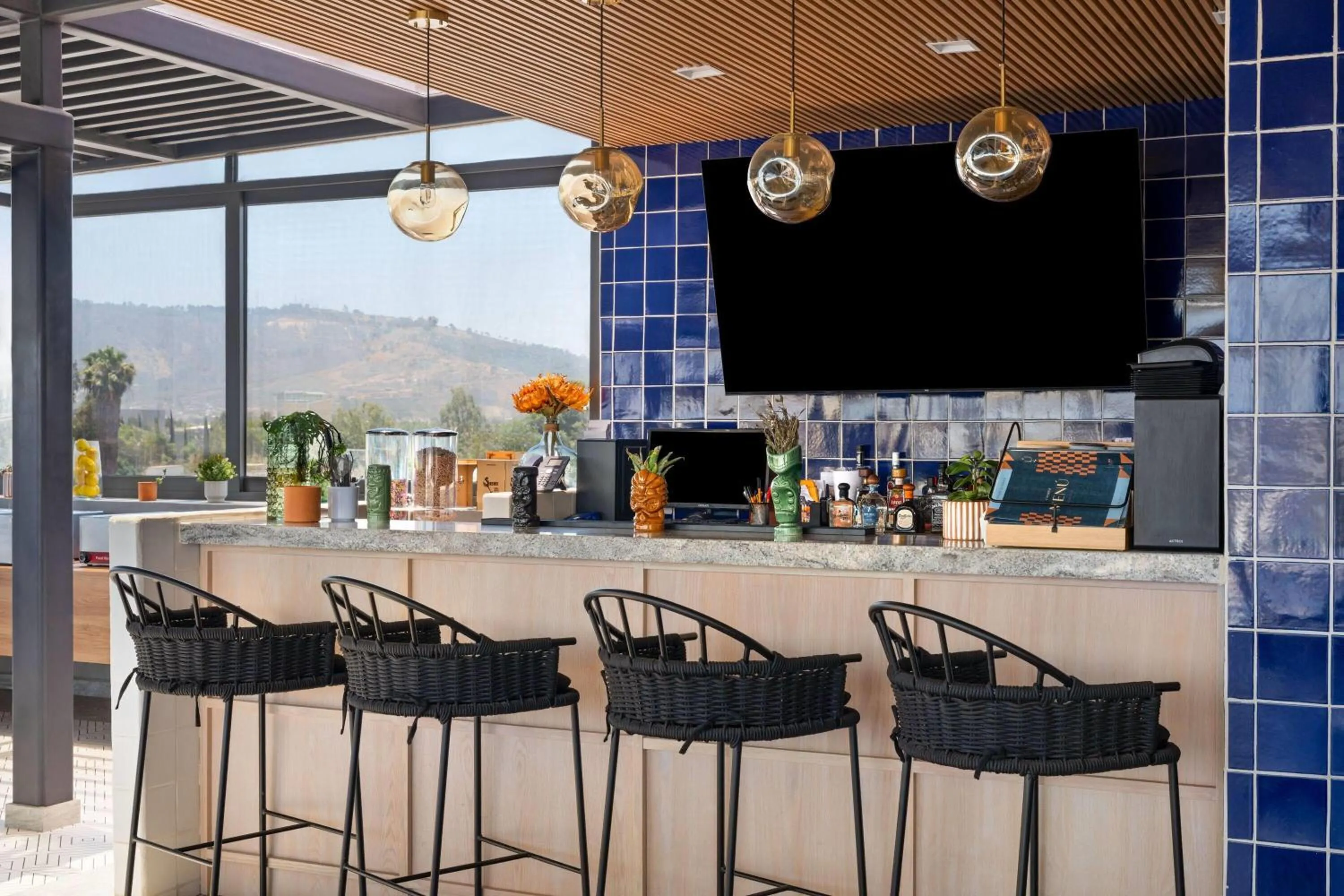 Lounge or bar in TRYP By Wyndham Ciudad Guzmán UTTSA