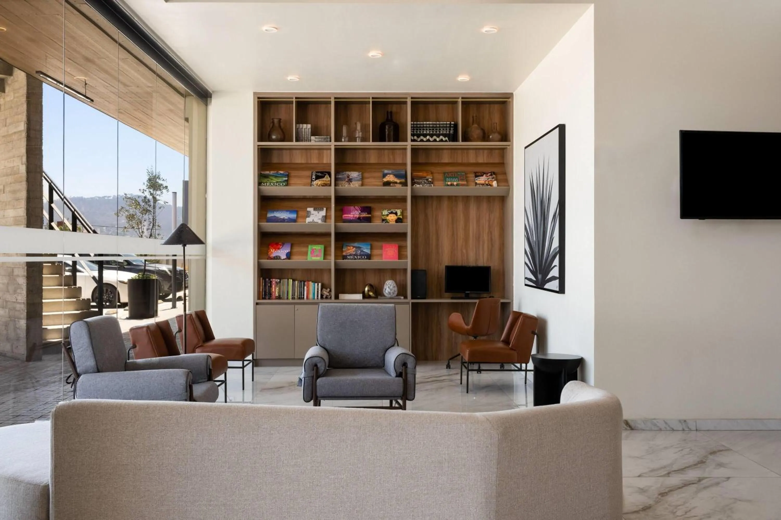 Lobby or reception in TRYP By Wyndham Ciudad Guzmán UTTSA