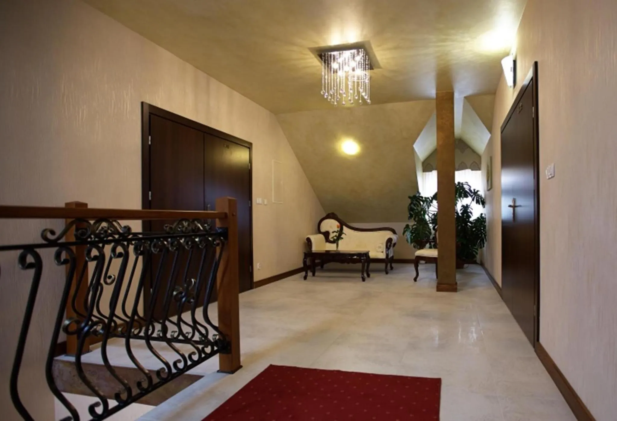 Lobby or reception in Hotel Restauracja VILLA BOLESTRASZYCE- PRZEMYŚL