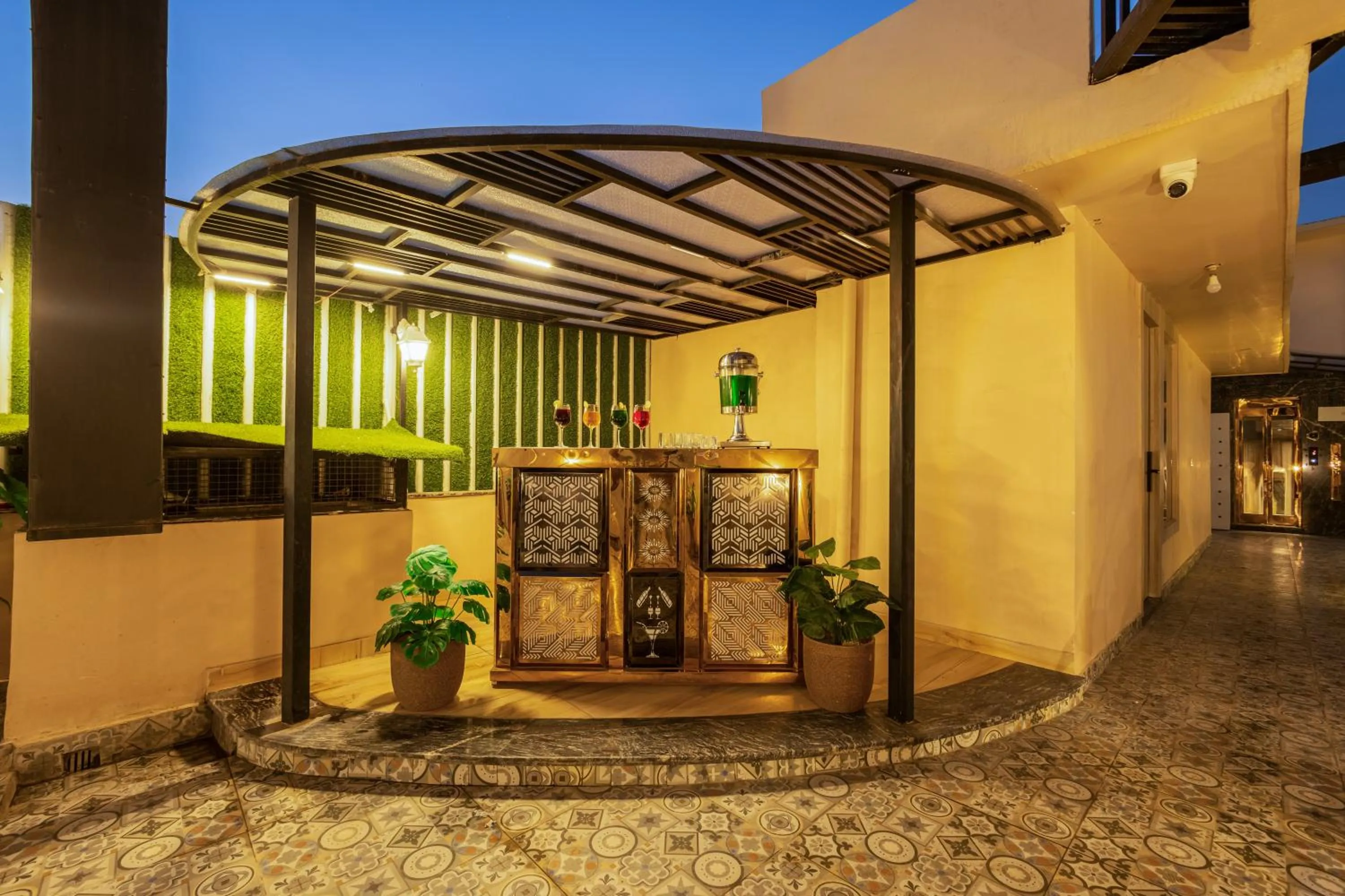 Patio in Dahabi Venue Premium- Free Airport Pick up or Drop