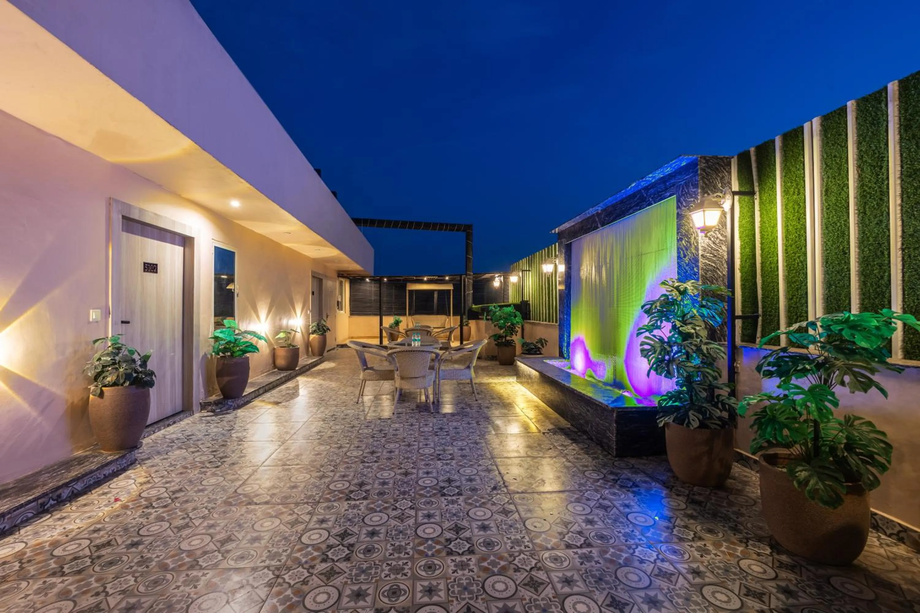 Patio in Dahabi Venue Premium- Free Airport Pick up or Drop