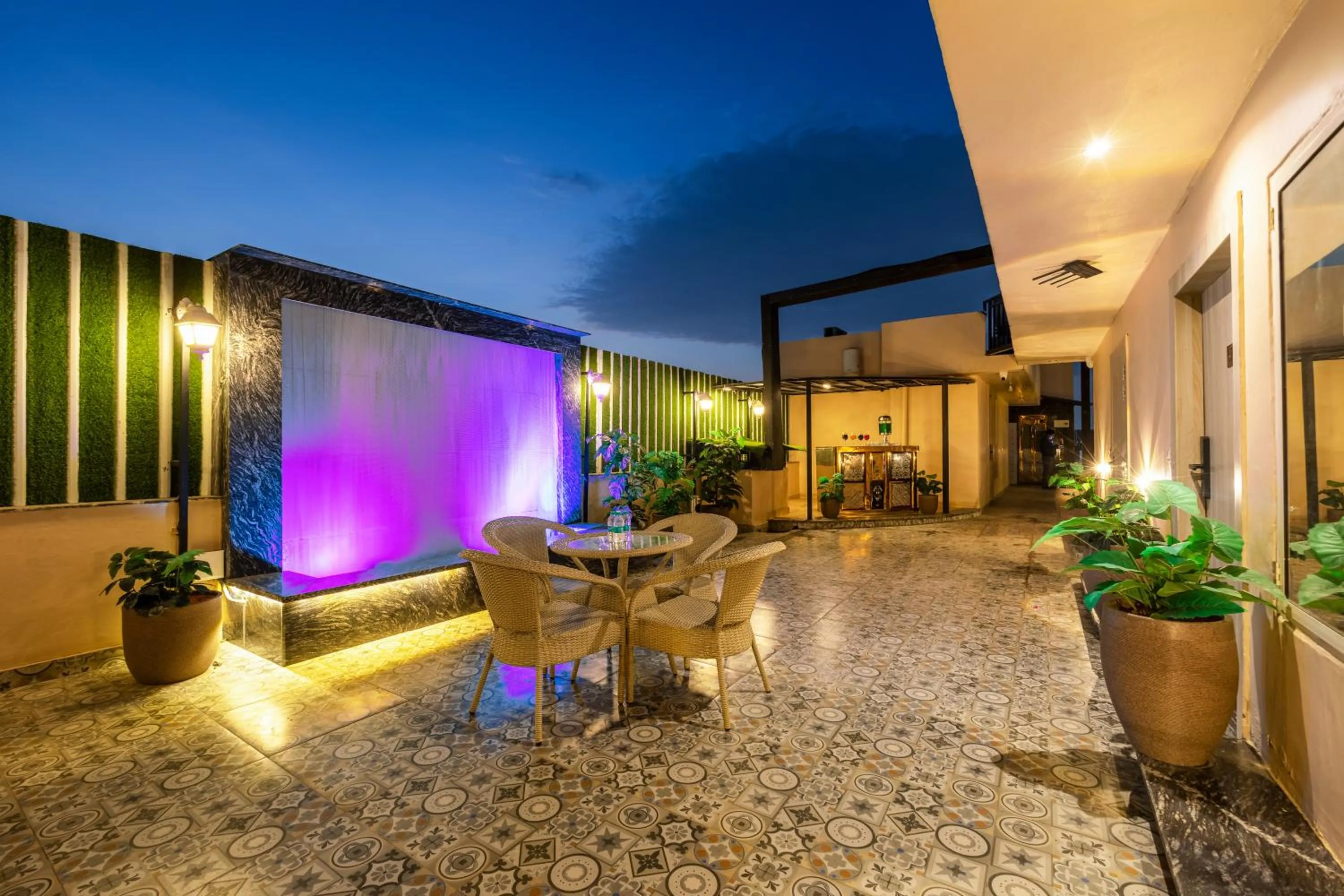 Patio in Dahabi Venue Premium- Free Airport Pick up or Drop