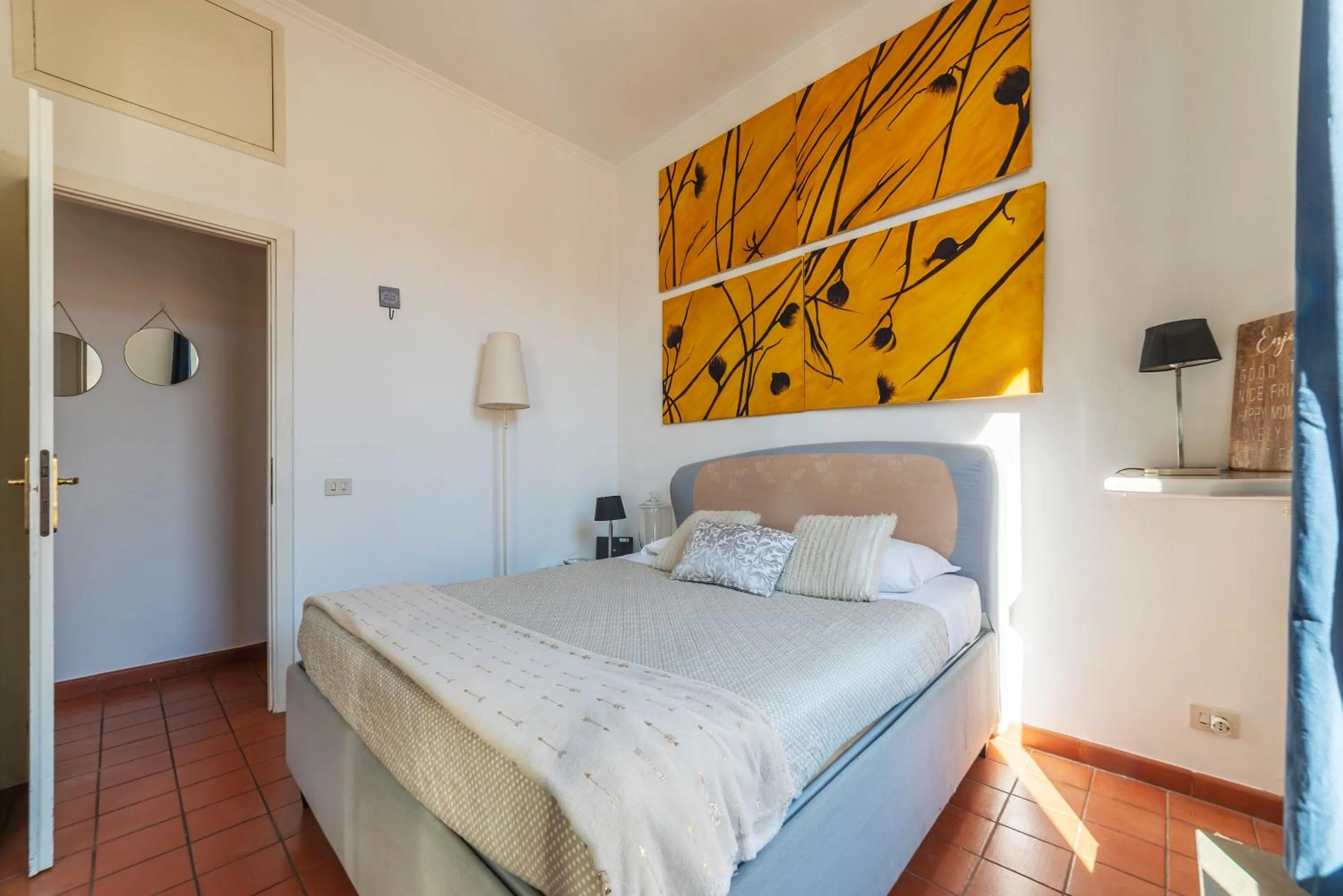 Bedroom in Spanish Steps Corner