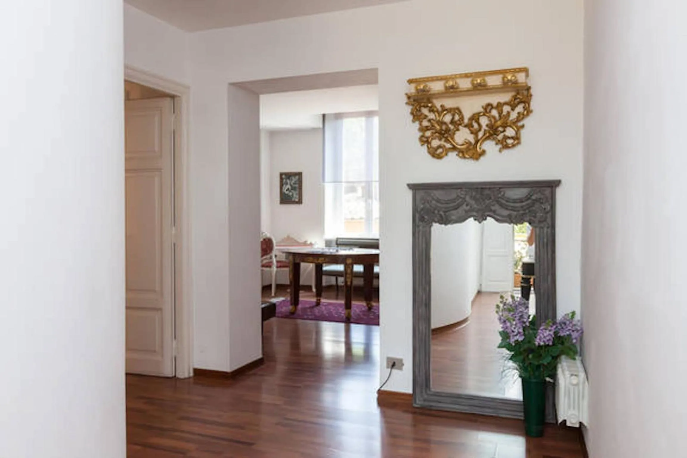 Facade/entrance in Spanish Steps Corner