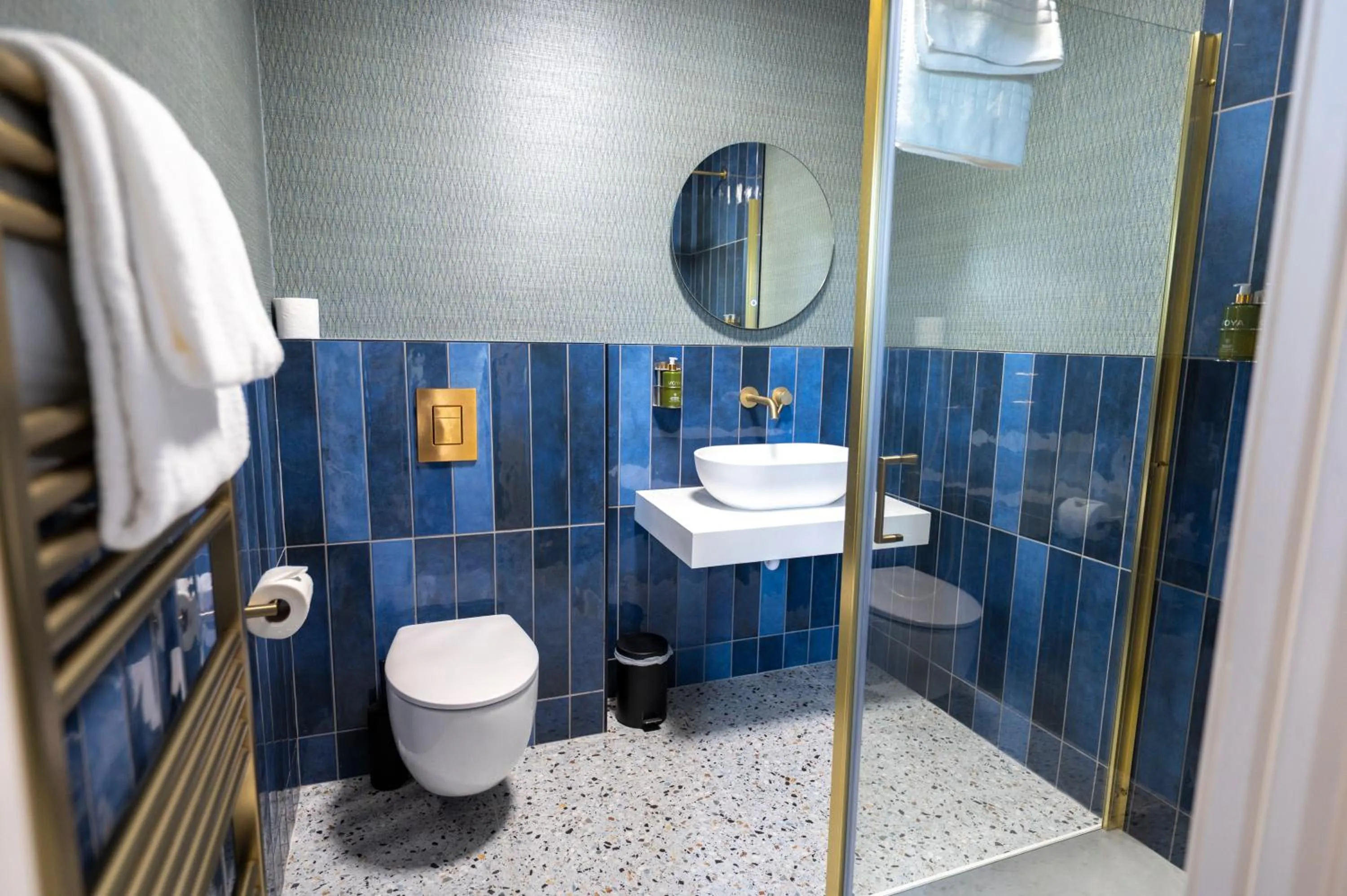 Shower in The Harbourview Hotel