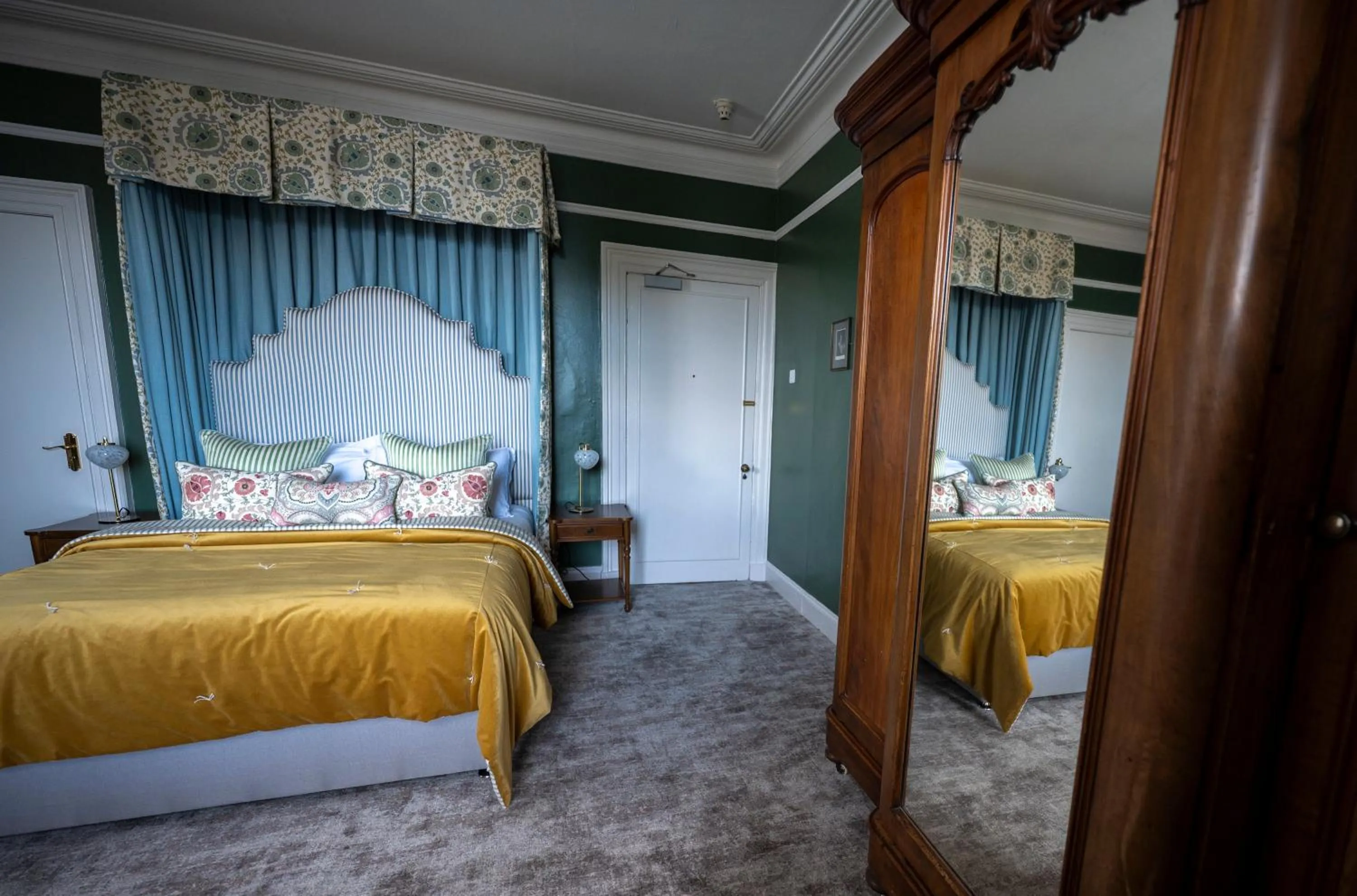 Bed in The Harbourview Hotel