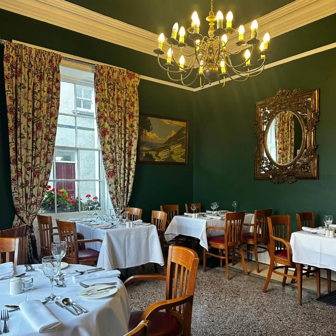 Restaurant/places to eat in The Harbourview Hotel