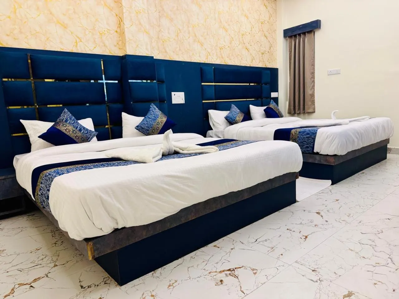 Family, Bed in KashVi Hotels