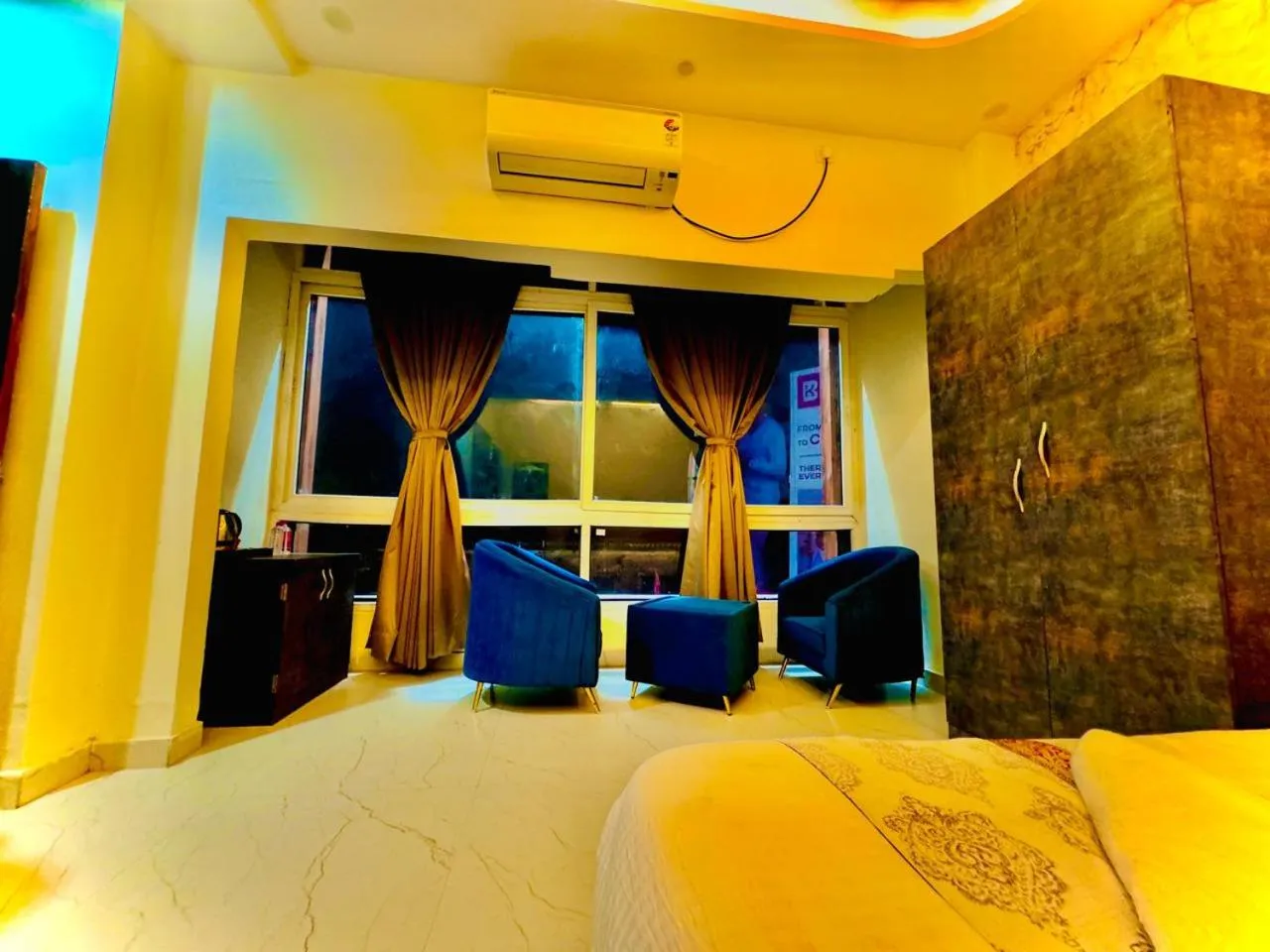 VIP, Bed in KashVi Hotels