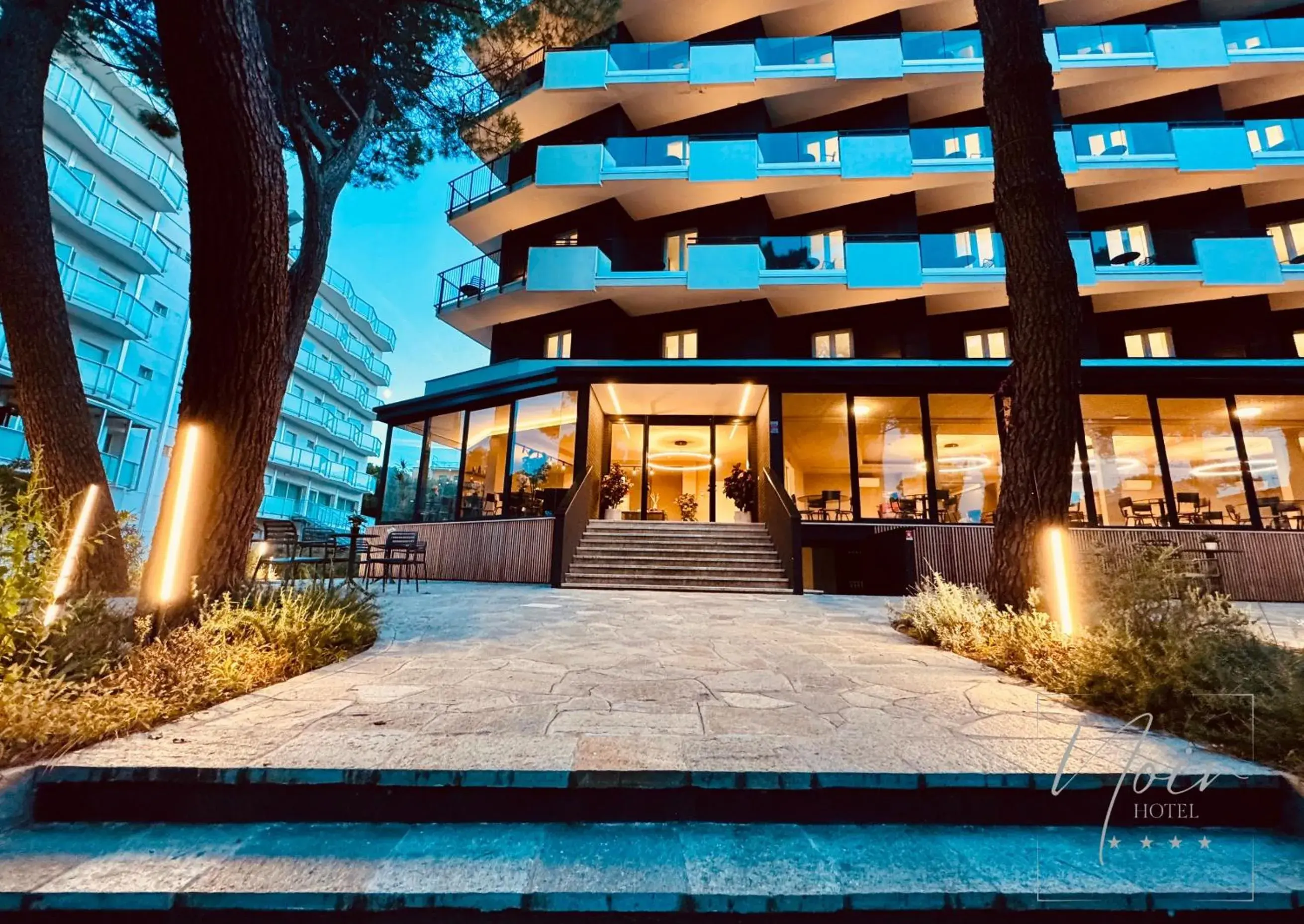 HOTEL NOIR - Free Brunch & Breakfast Until 13-00 - Vicinissimi a Mirabilandia HOTEL NOIR - Free Brunch & Breakfast Until 13-00 - Vicinissimi a Mirabilandia