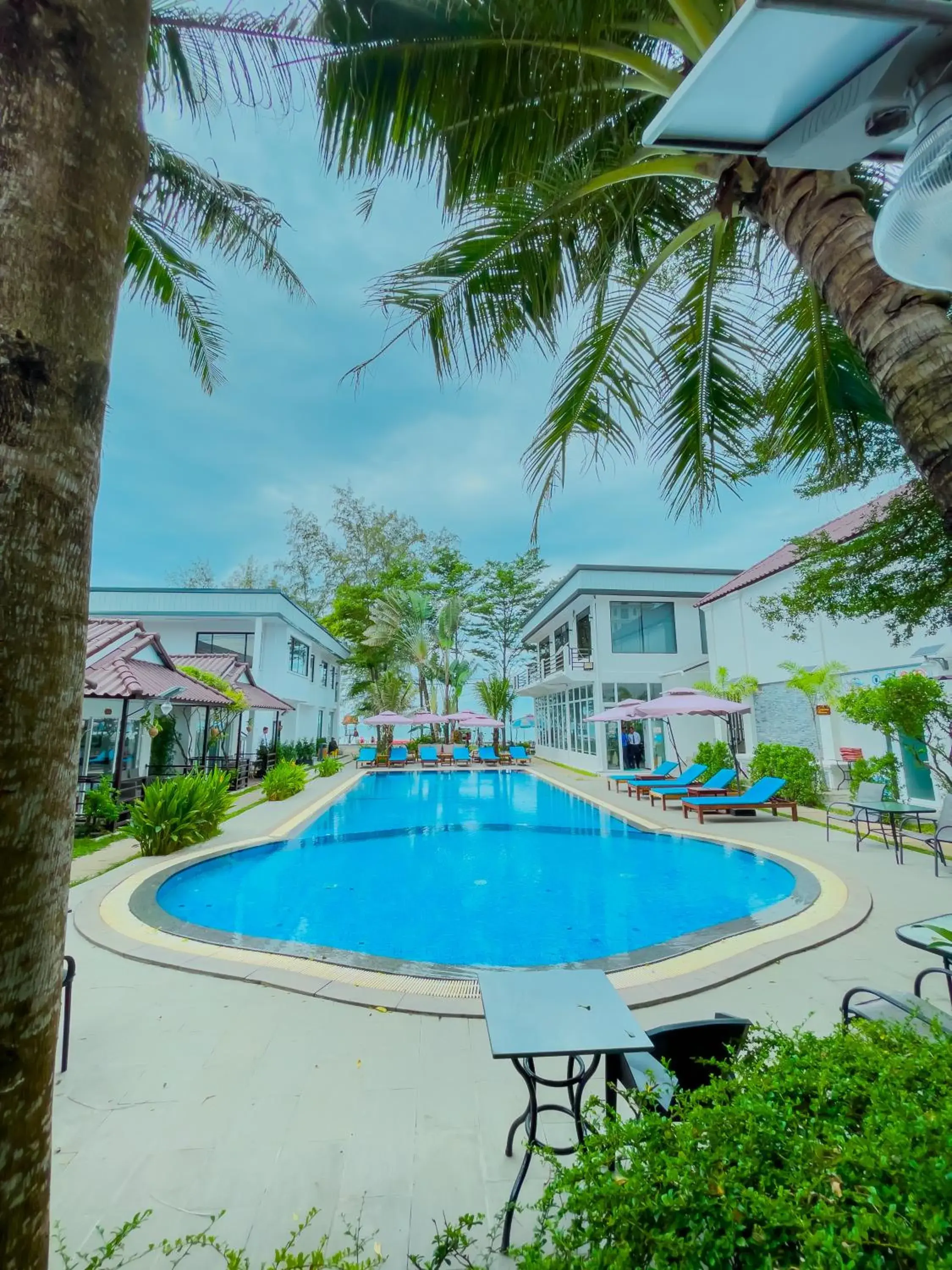 Swimming pool in Sea Breeze Resort Swimming pool in Sea Breeze Resort