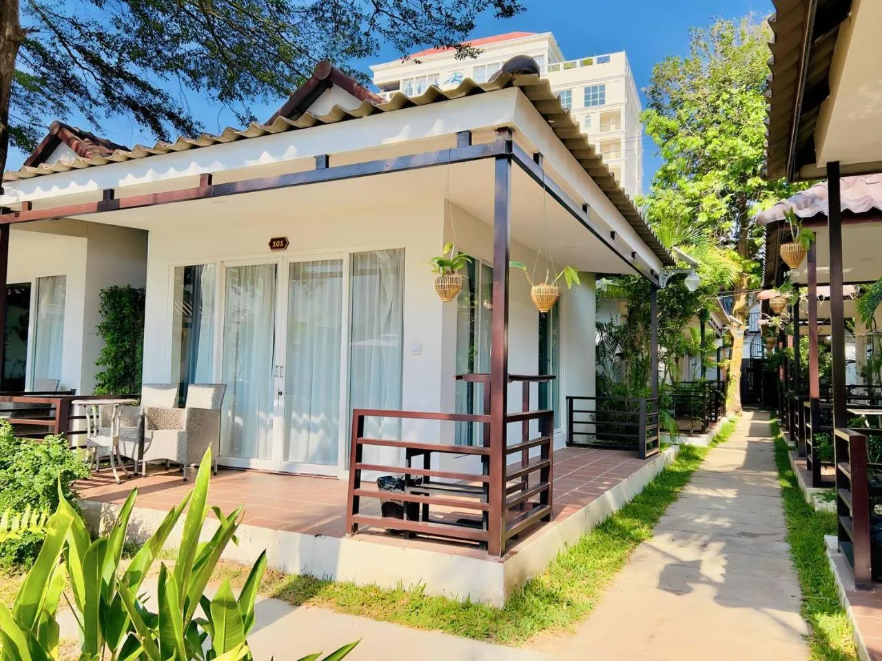 Property building in Sea Breeze Resort