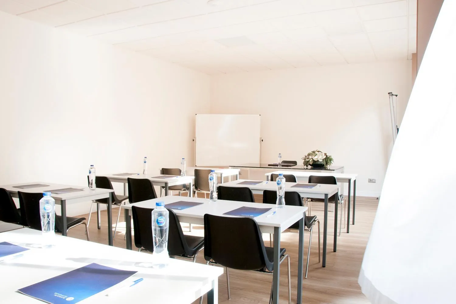 Meeting/conference room in Estudiotel Alicante