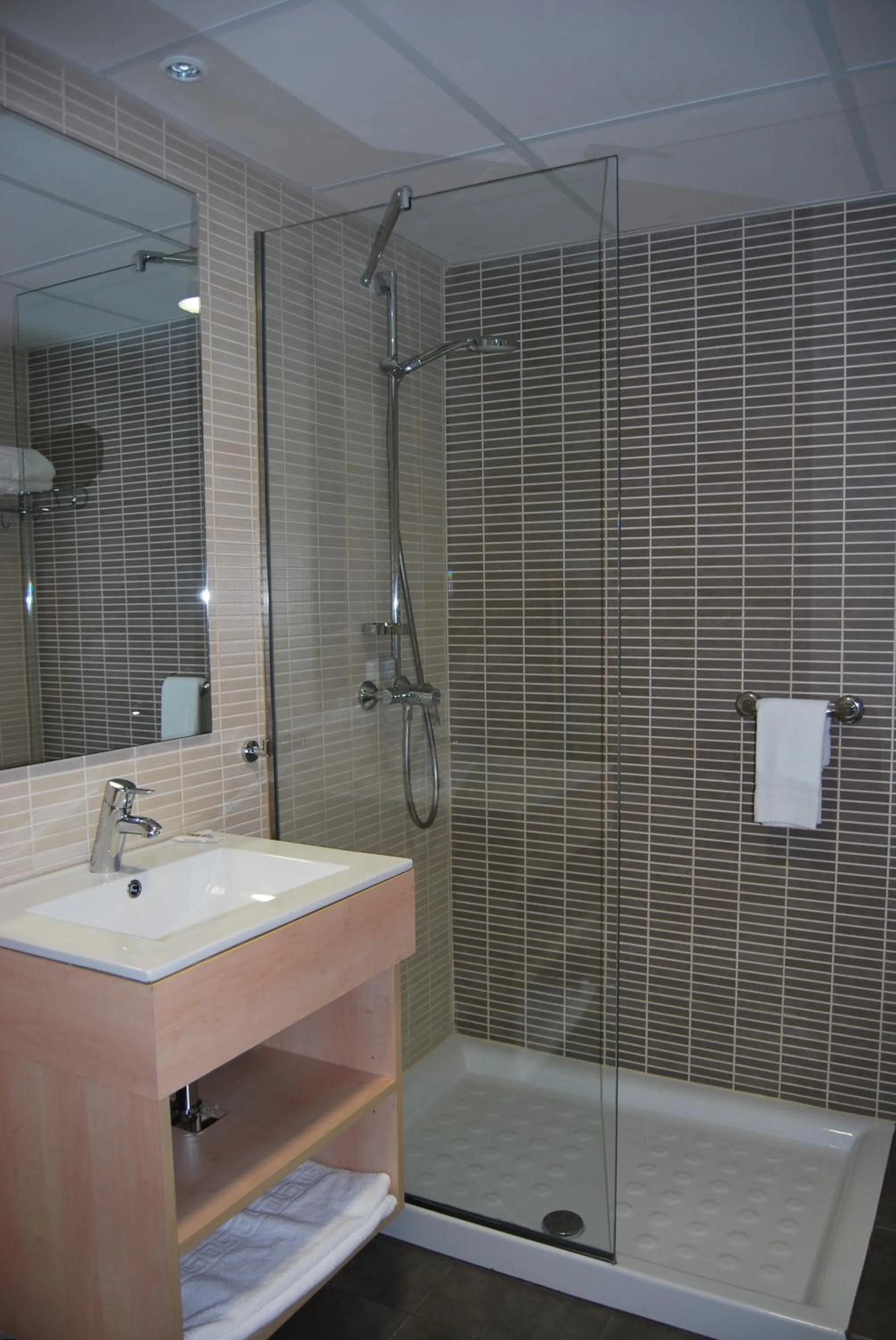 Bathroom in Estudiotel Alicante