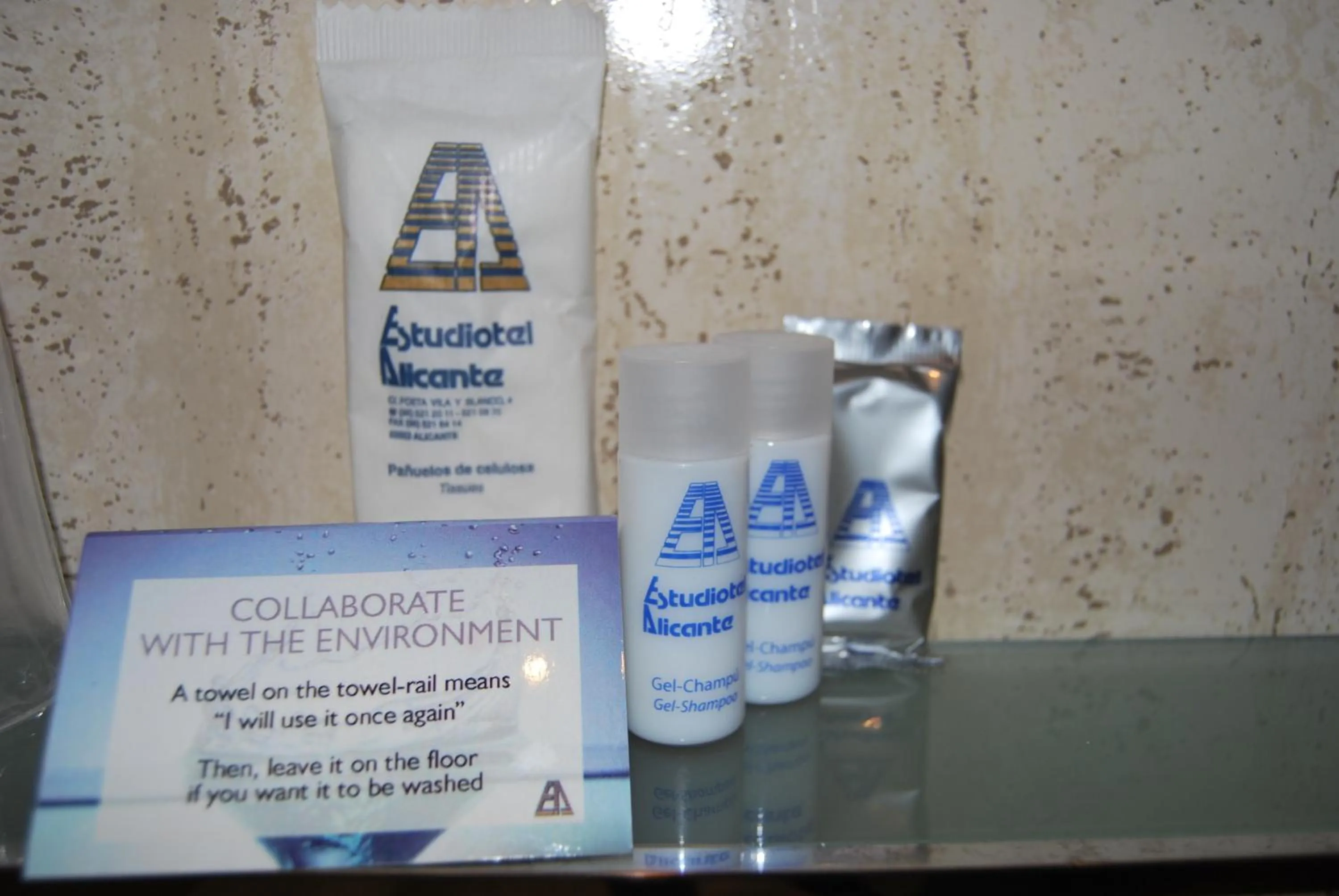 Bathroom in Estudiotel Alicante