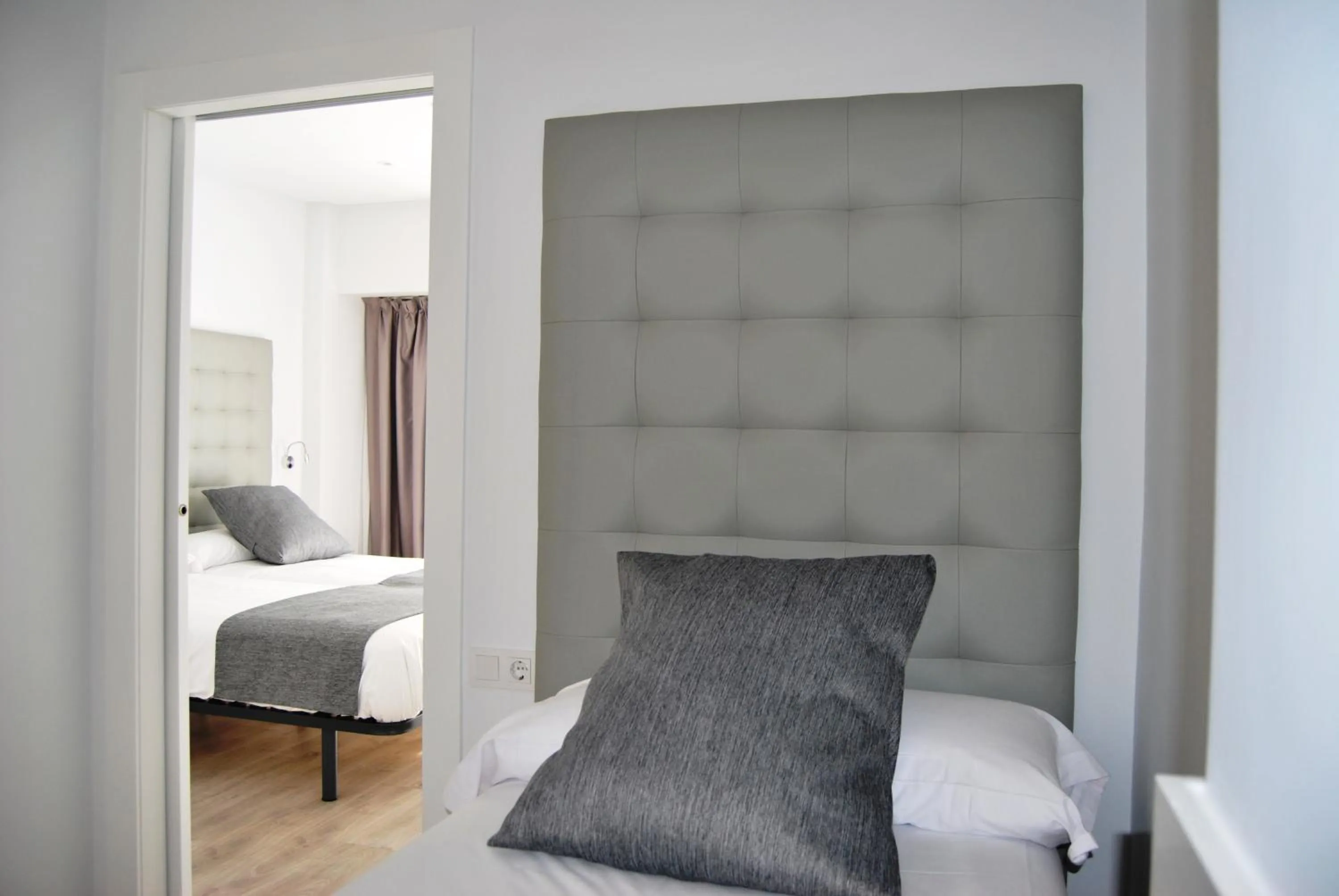 Decorative detail, Bed in Estudiotel Alicante