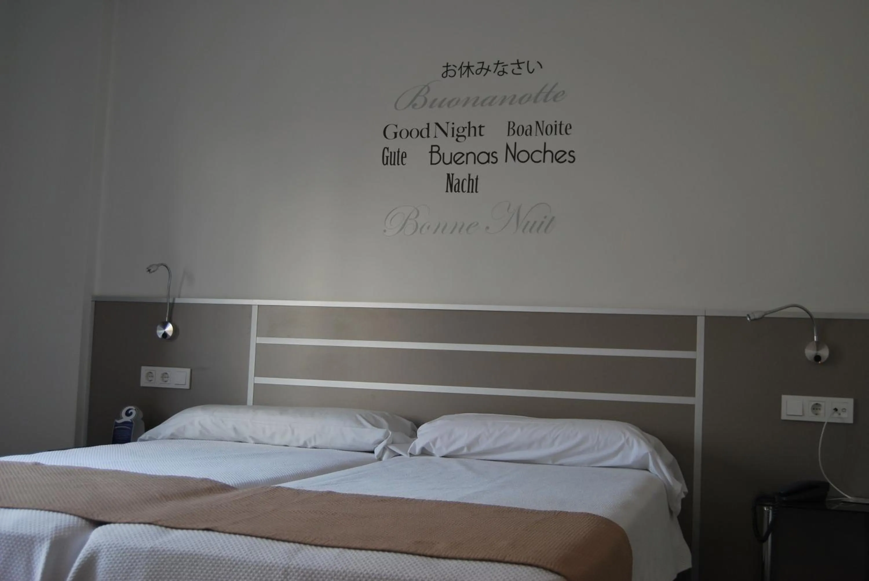 Bed in Estudiotel Alicante