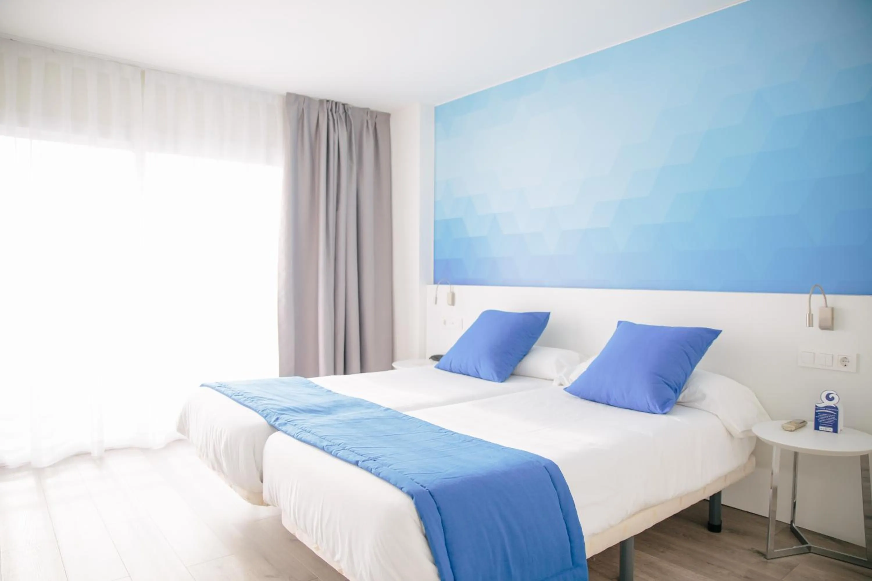 Decorative detail, Bed in Estudiotel Alicante