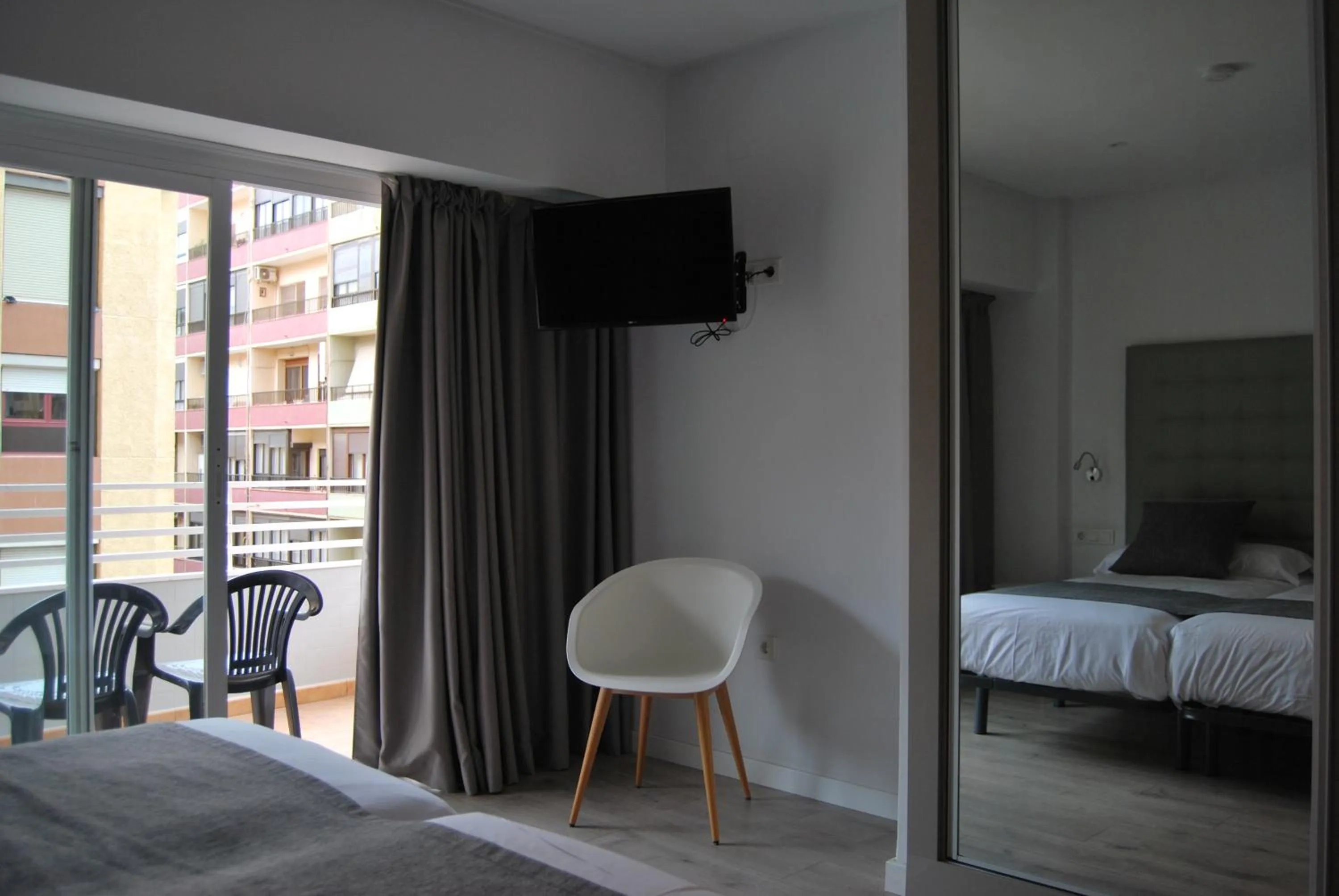 Balcony/Terrace, Bed in Estudiotel Alicante