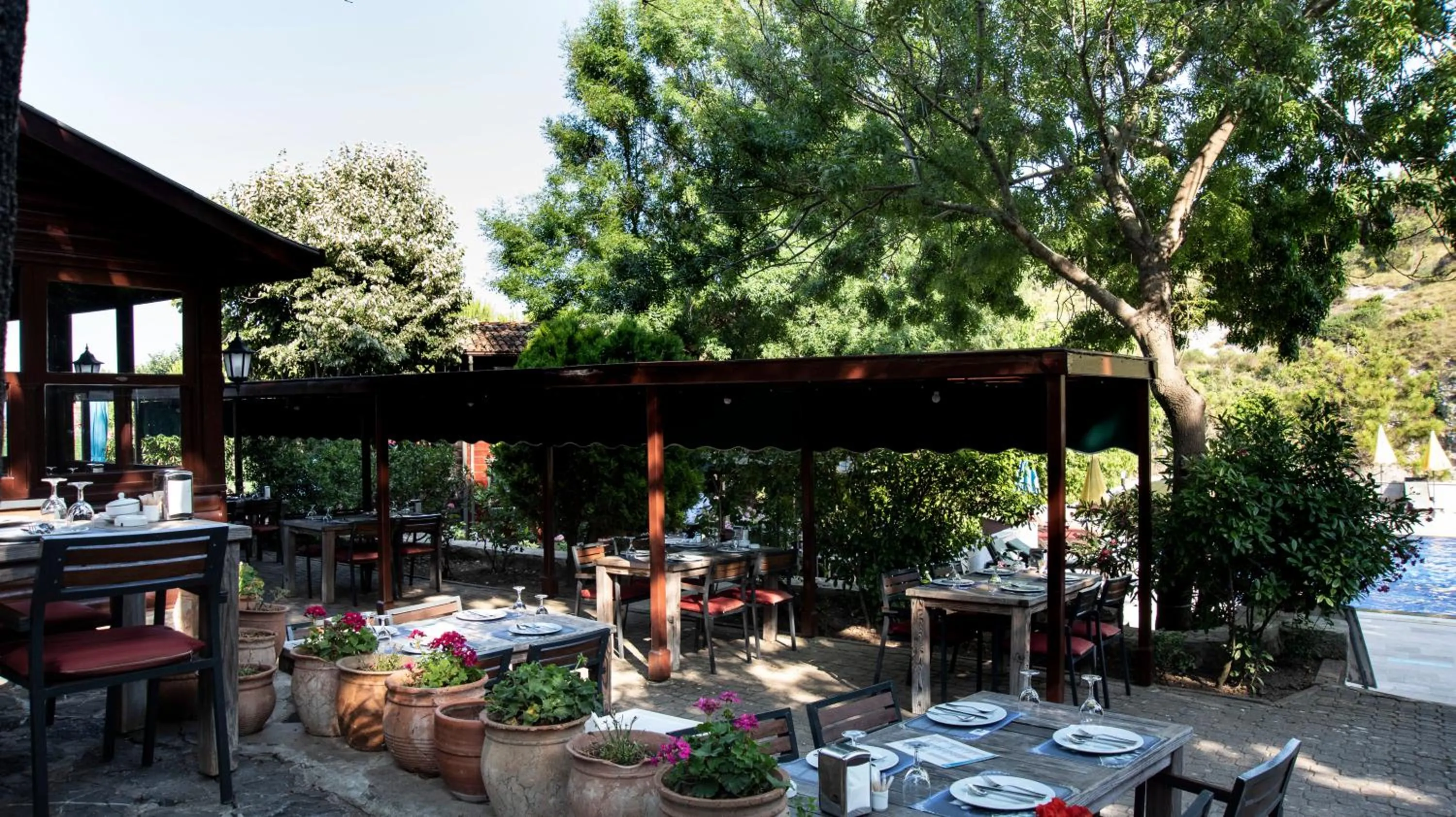 Restaurant/places to eat in Fener Motel