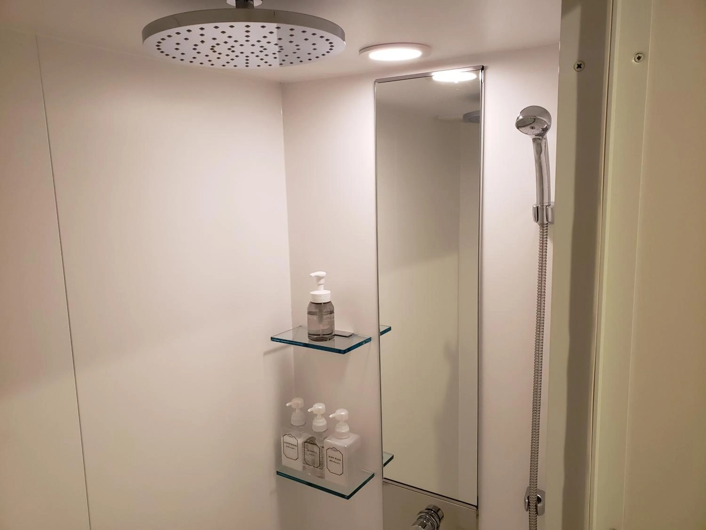 Shower in HOTEL CARNA A