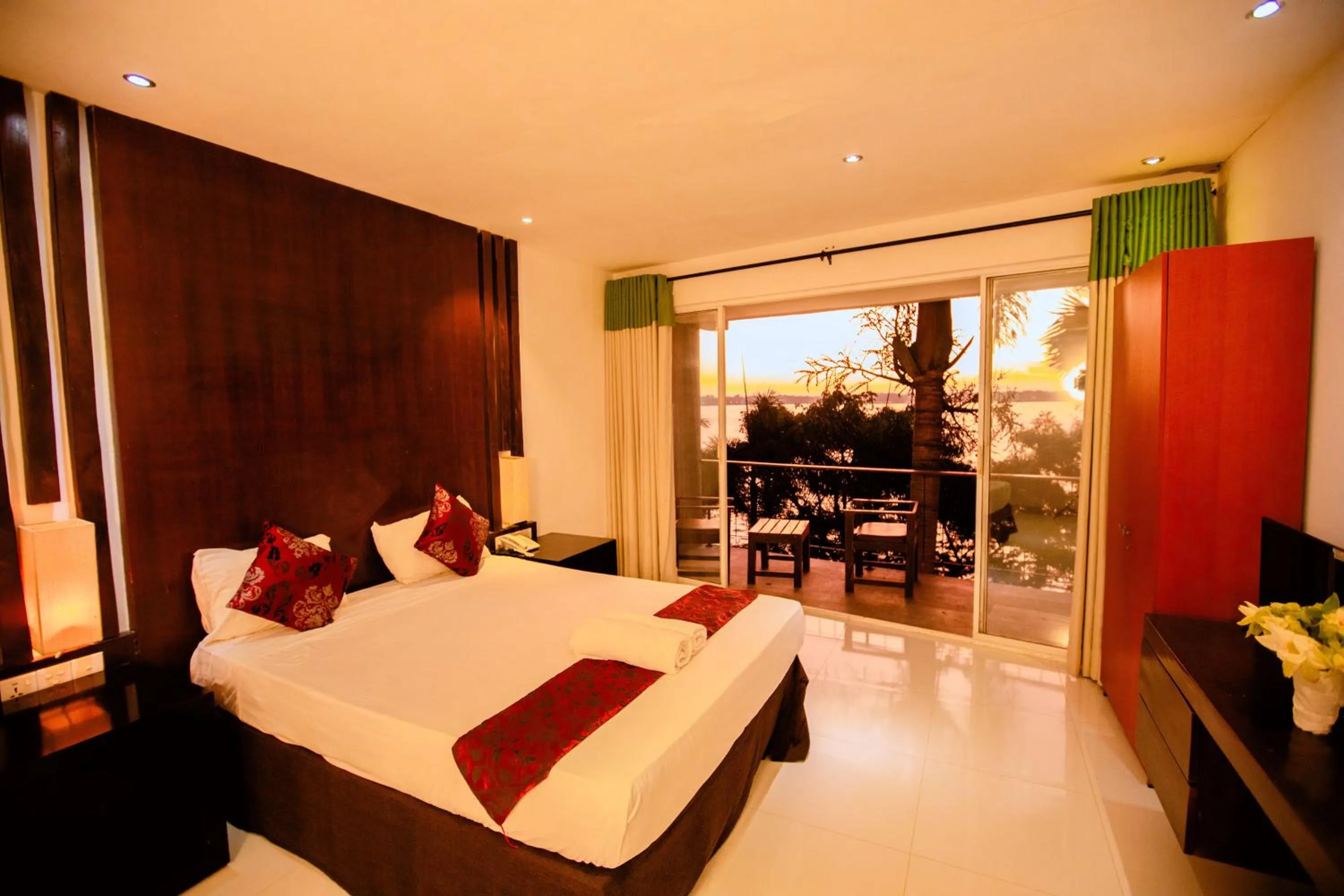 Bedroom, Bed in Lake Wind Resort