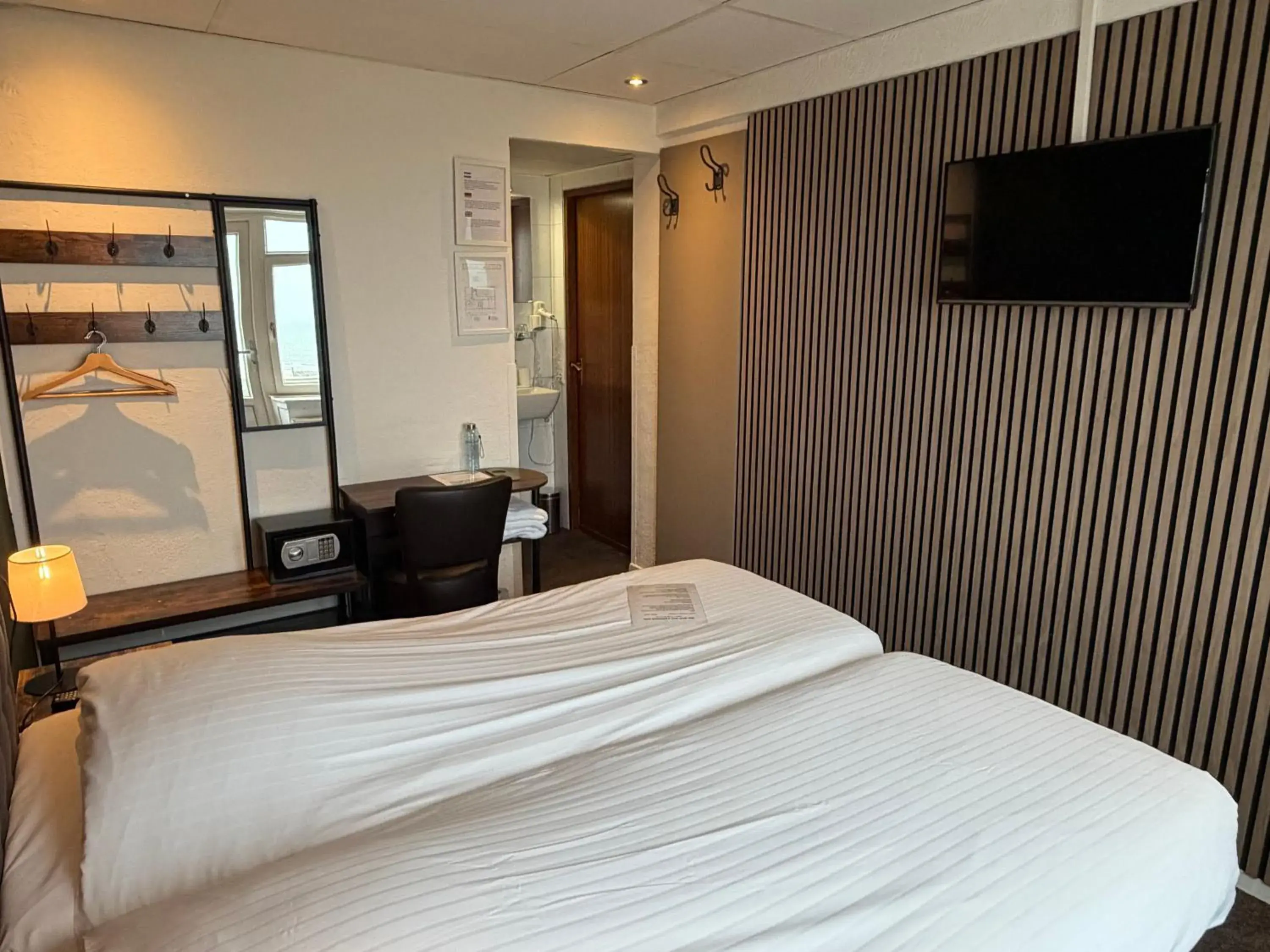 Small Double Room with Sea View - single occupancy in Hotel Zee en Duin Small Double Room with Sea View - single occupancy in Hotel Zee en Duin