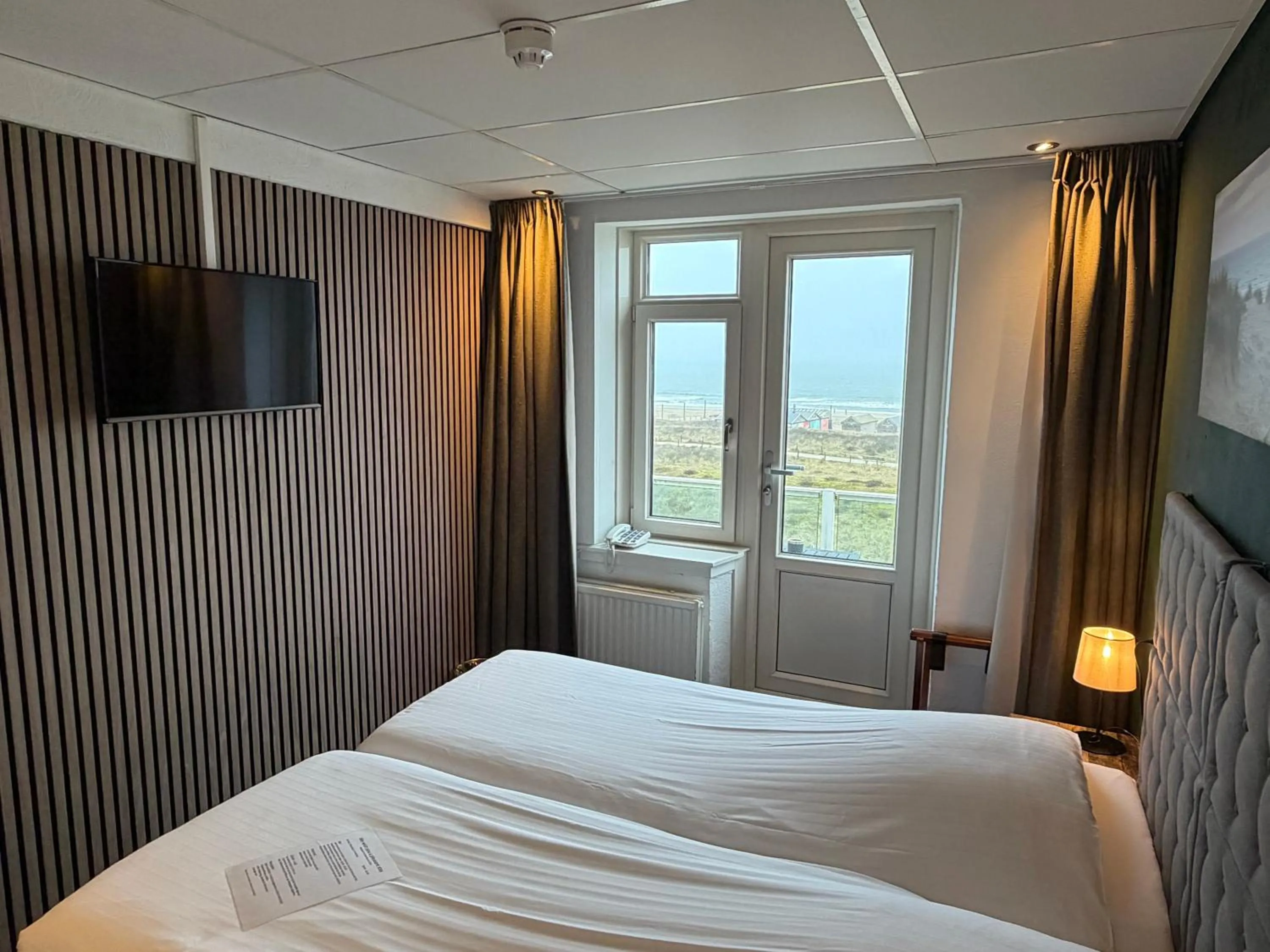 Small Double Room with Sea View  - single occupancy in Hotel Zee en Duin