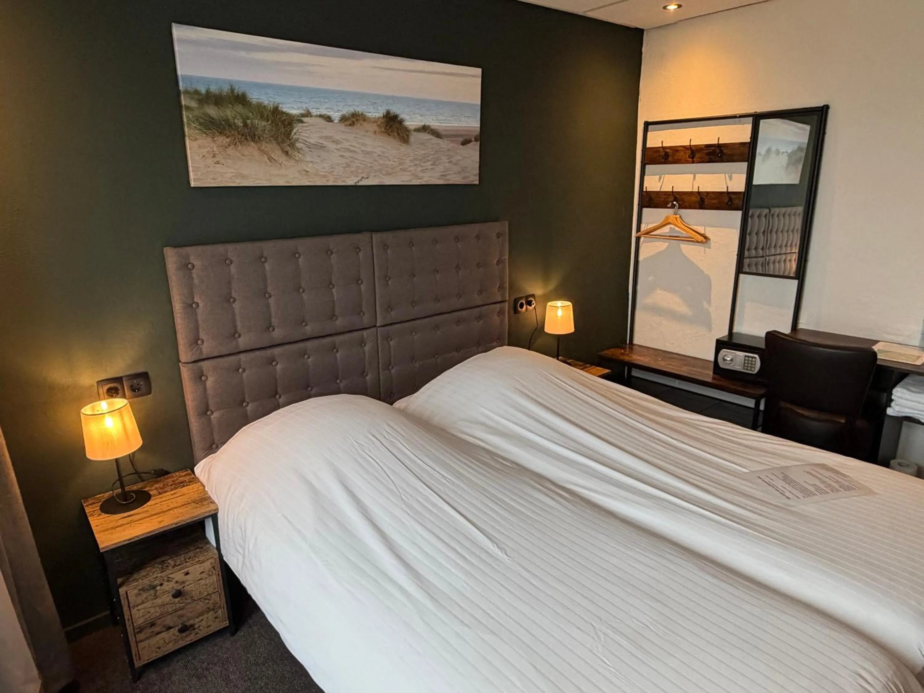 Small Double Room with Sea View  - single occupancy in Hotel Zee en Duin