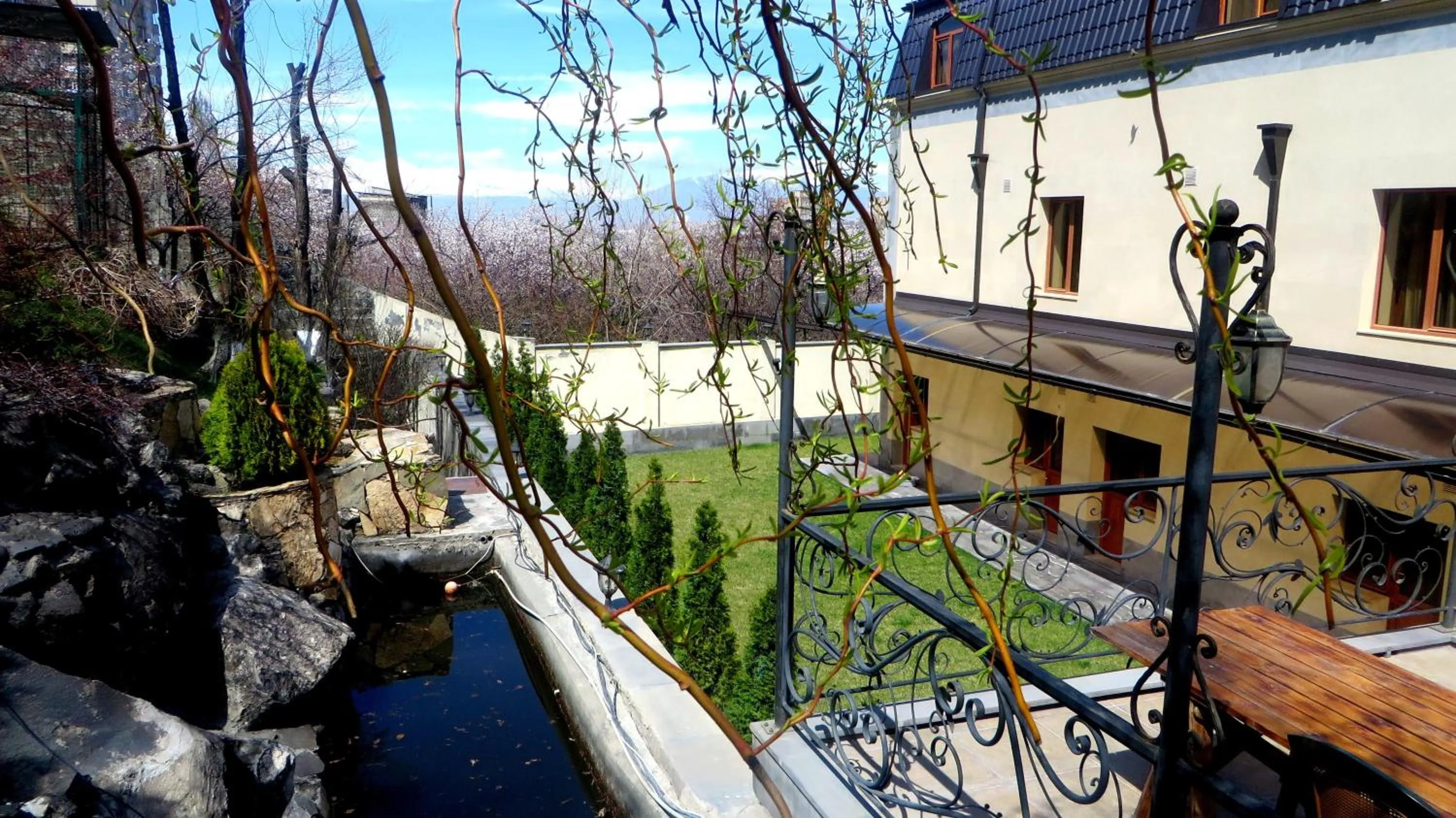 Spring in Park Avenue Hotel Yerevan