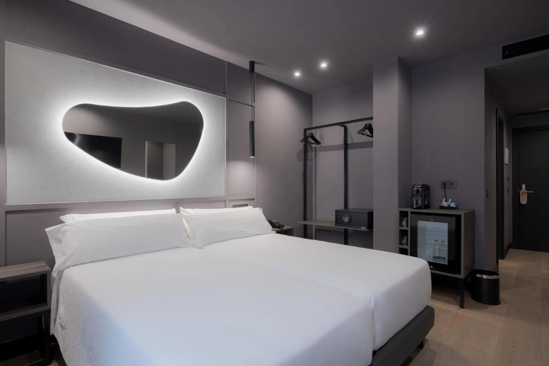 Double Room with French Balcony in Hotel LIVVO La Escarlata