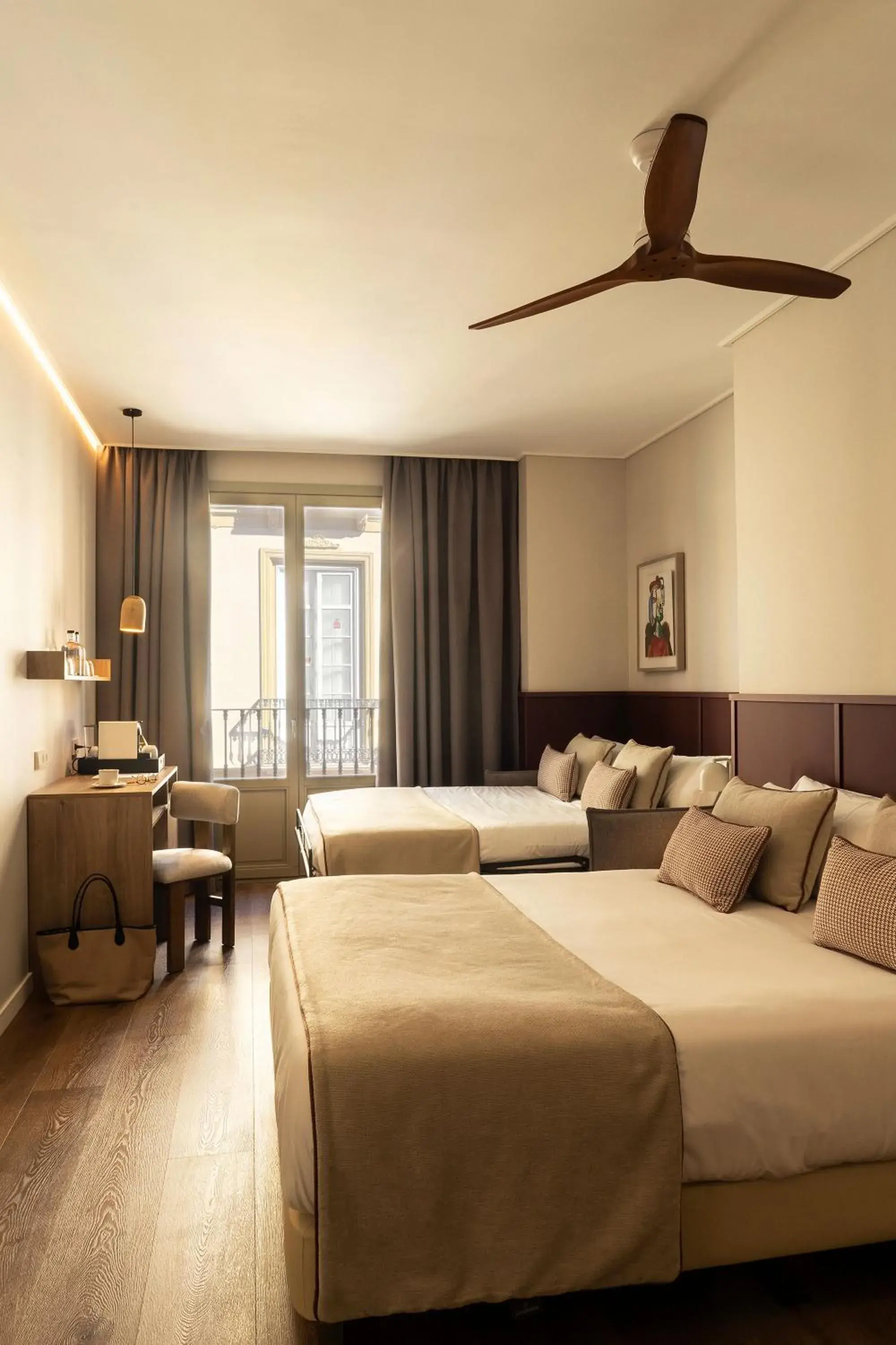 Deluxe Family Room in Hotel Well and Come Málaga Deluxe Family Room in Hotel Well and Come Málaga