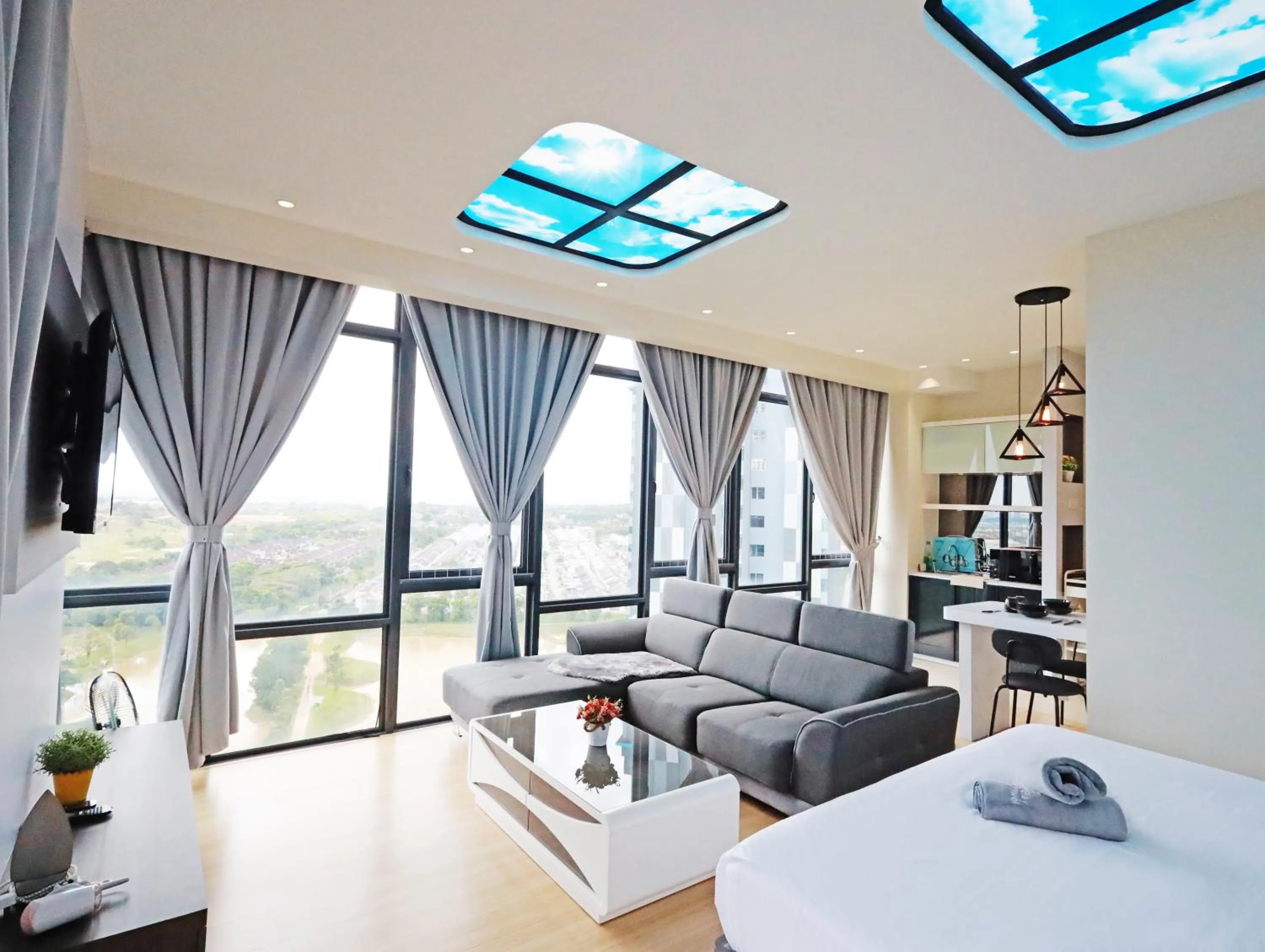 Bed in CUBE8TEEN#Austin Central #Walk to Little Paris