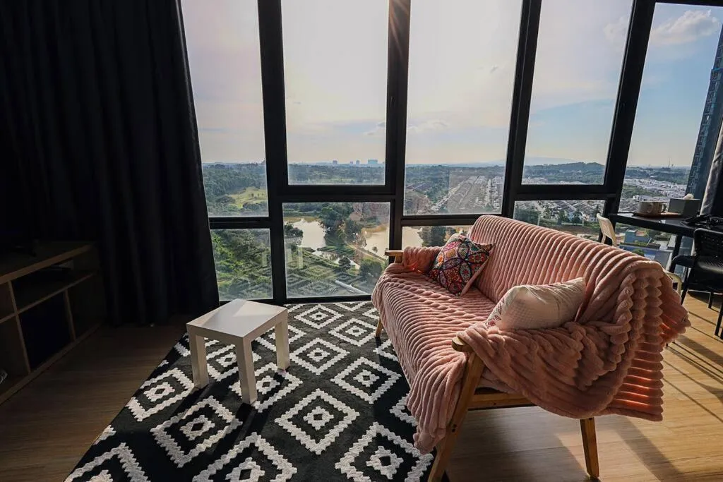 CUBE8TEEN#Austin Central #Walk to Little Paris