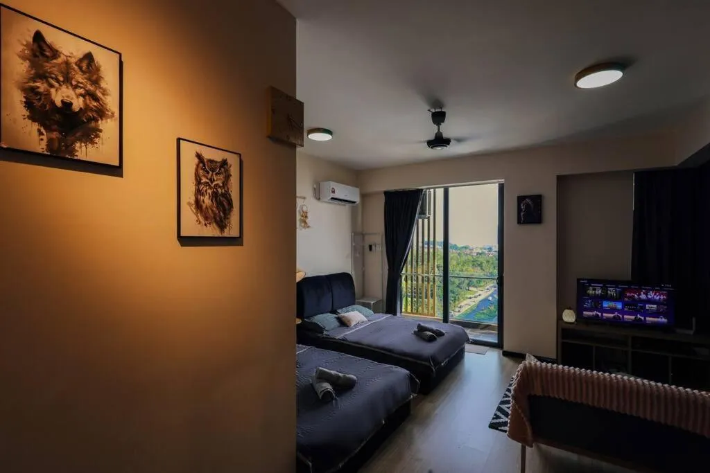 CUBE8TEEN#Austin Central #Walk to Little Paris