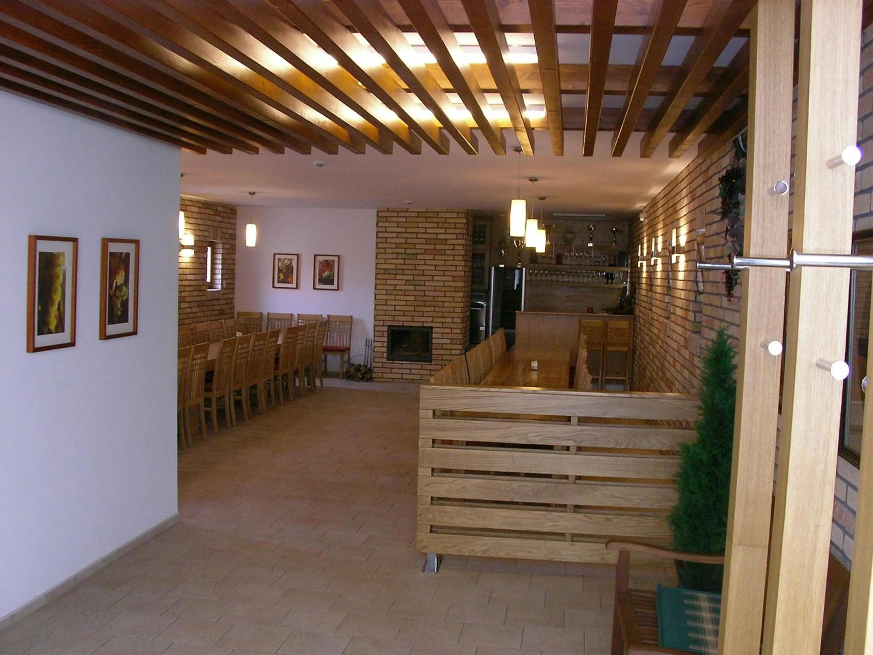 Restaurant/places to eat in Frittmann Borház