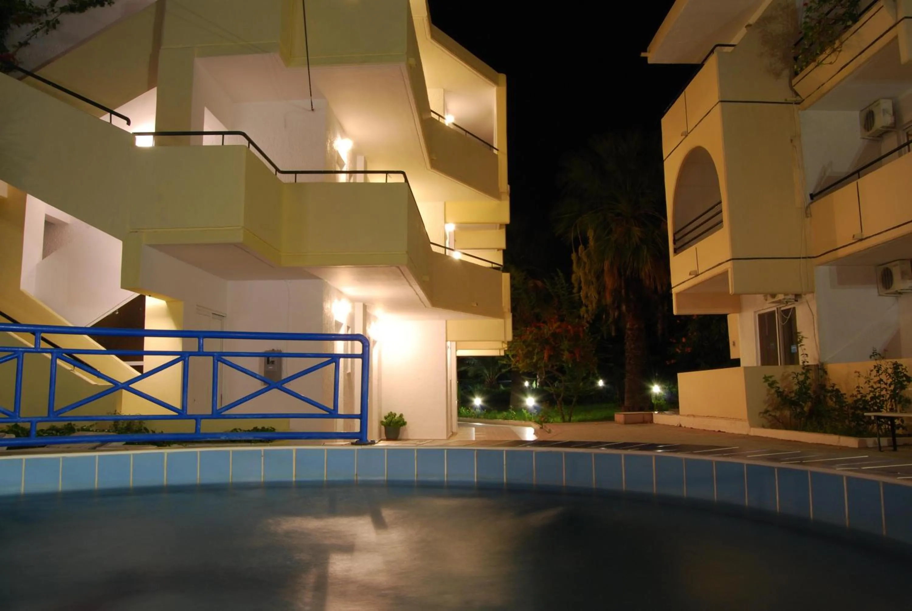 Swimming pool in Artemis Studios