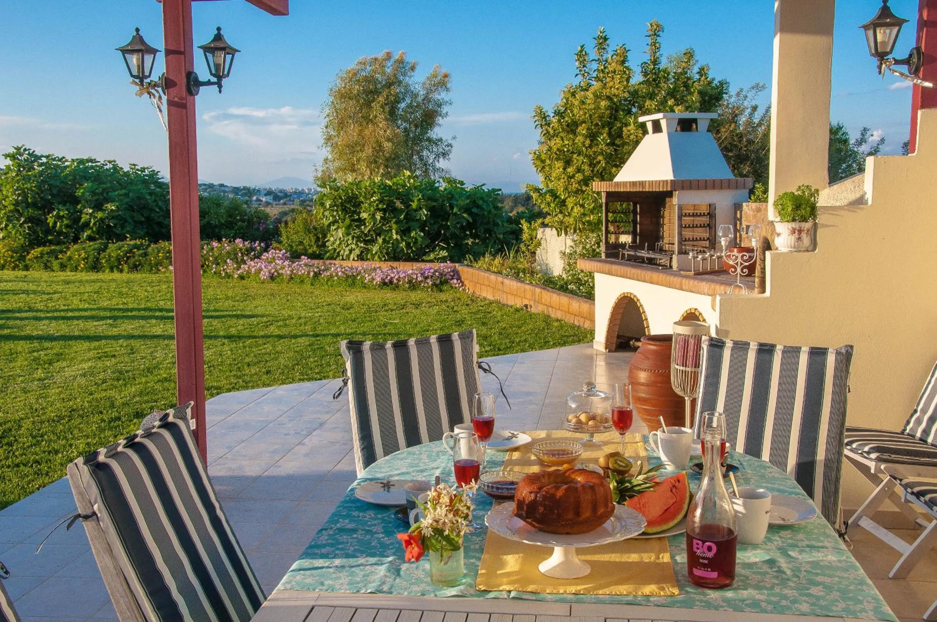 Breakfast in Villa Artemis