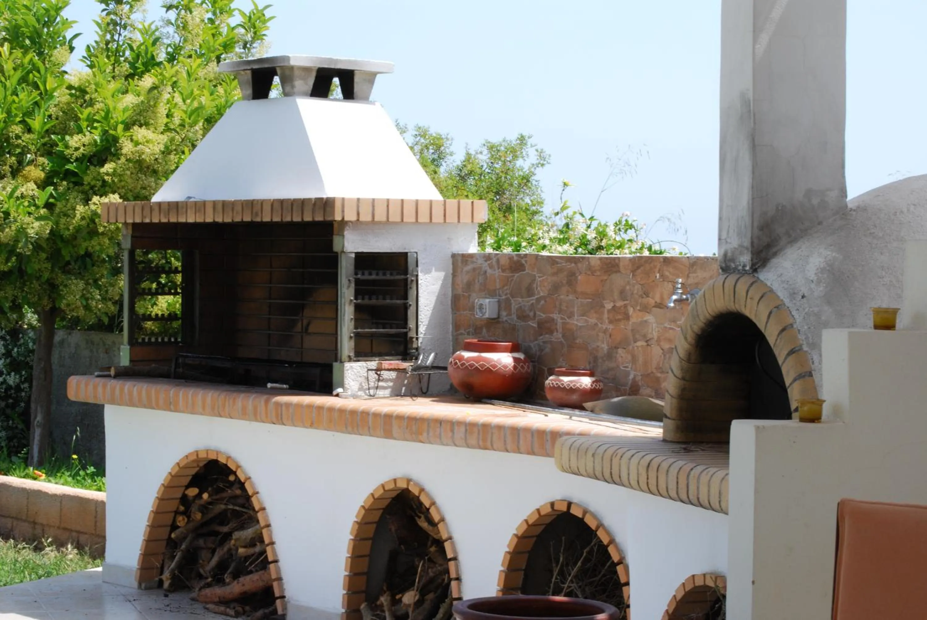 BBQ facilities in Villa Artemis