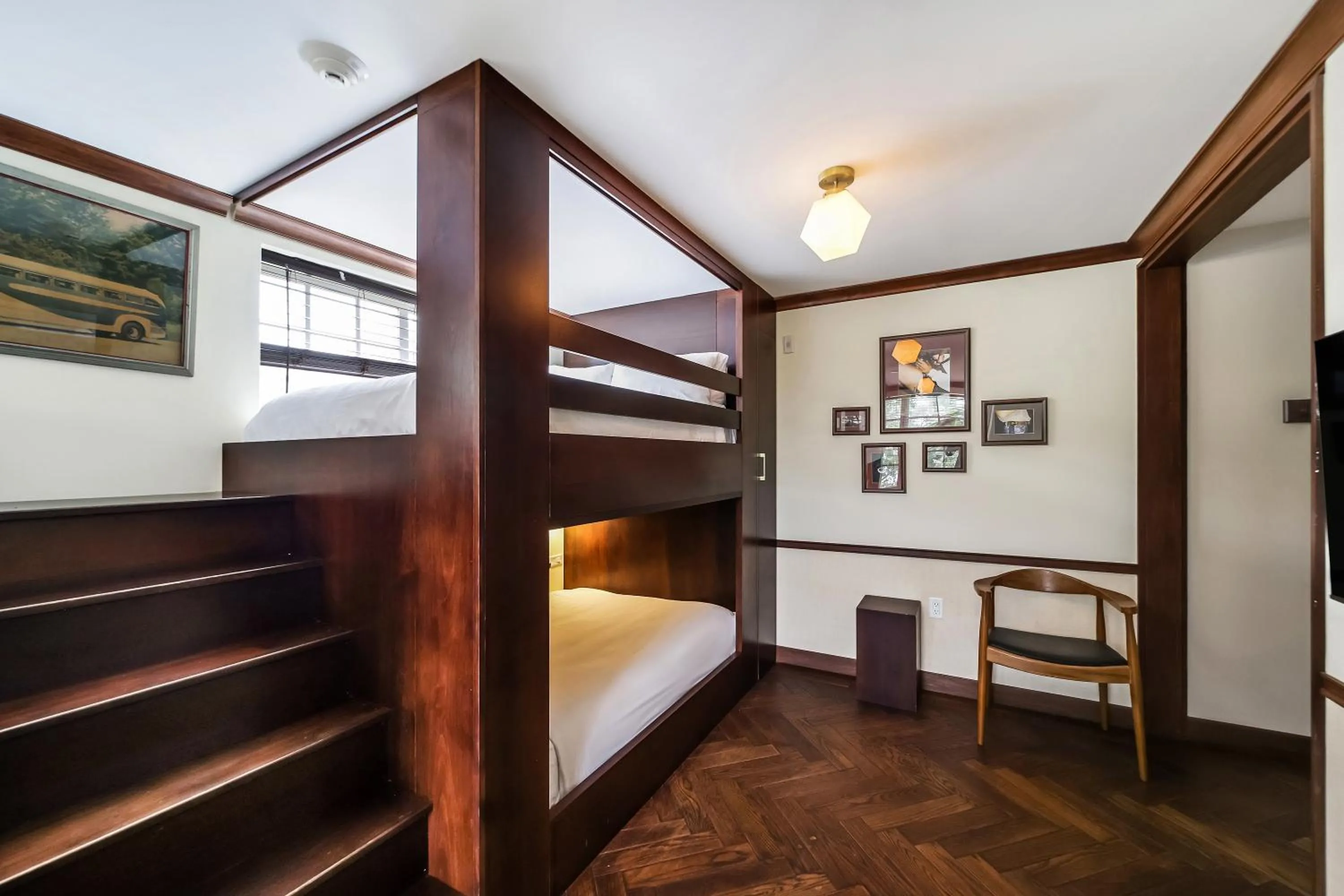 Bed in Jefferson Hotel